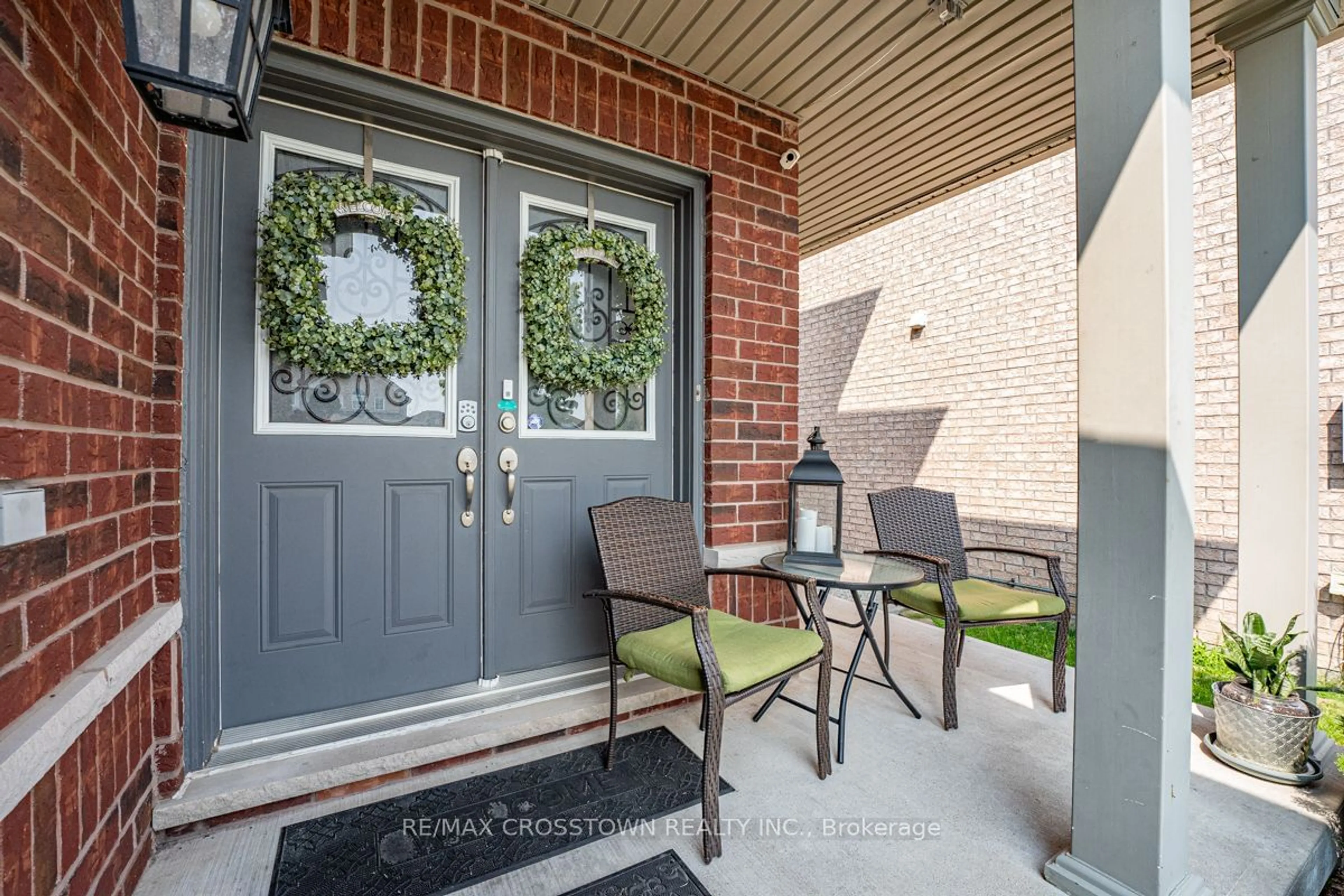 Indoor entryway for 64 Westminster Circ, Barrie Ontario L4M 0A5