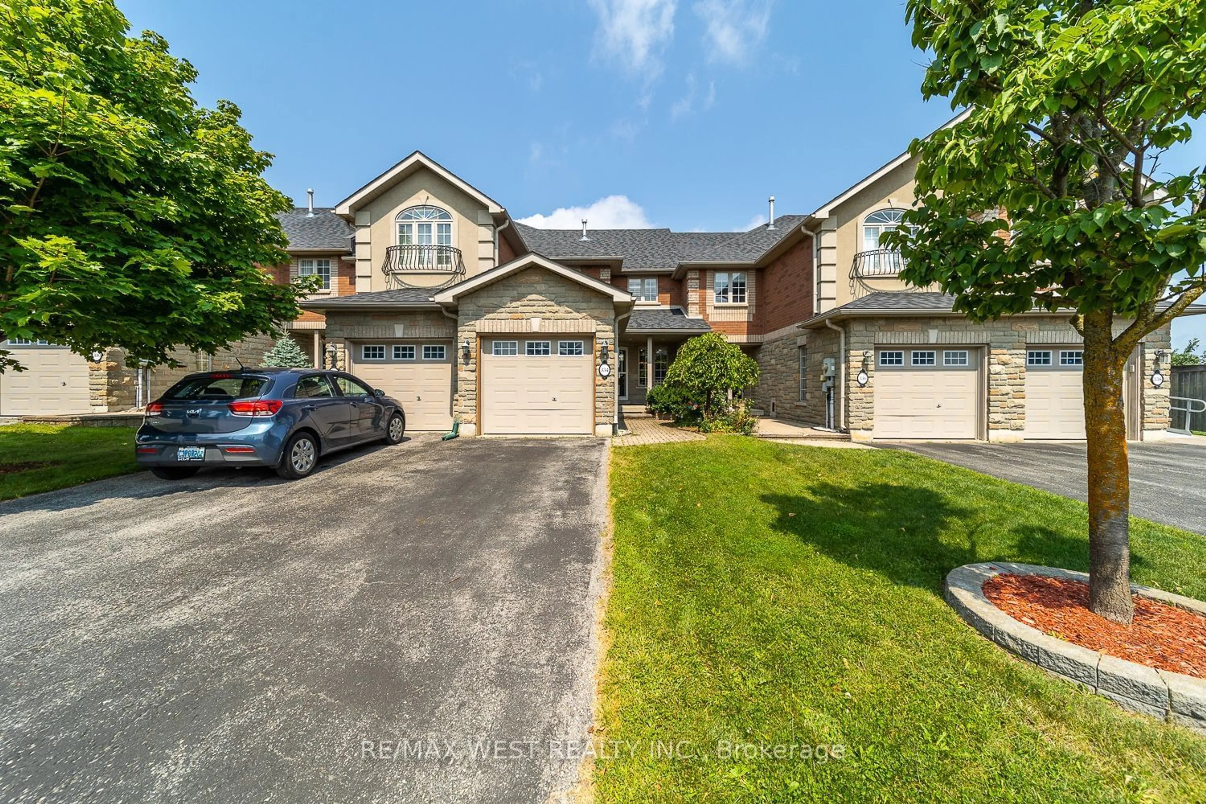 A pic from exterior of the house or condo for 334 Cundles Rd, Barrie Ontario L4M 7E5