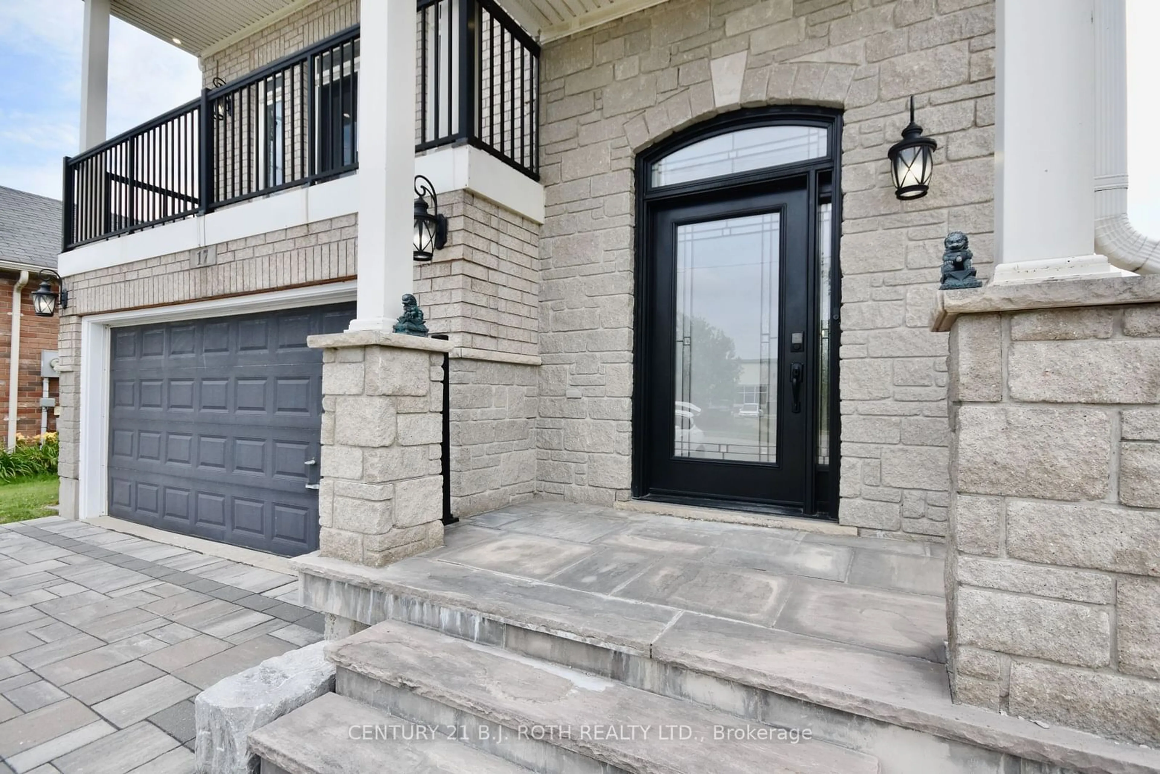 Indoor entryway for 17 Prince William Way, Barrie Ontario L4N 0Y9