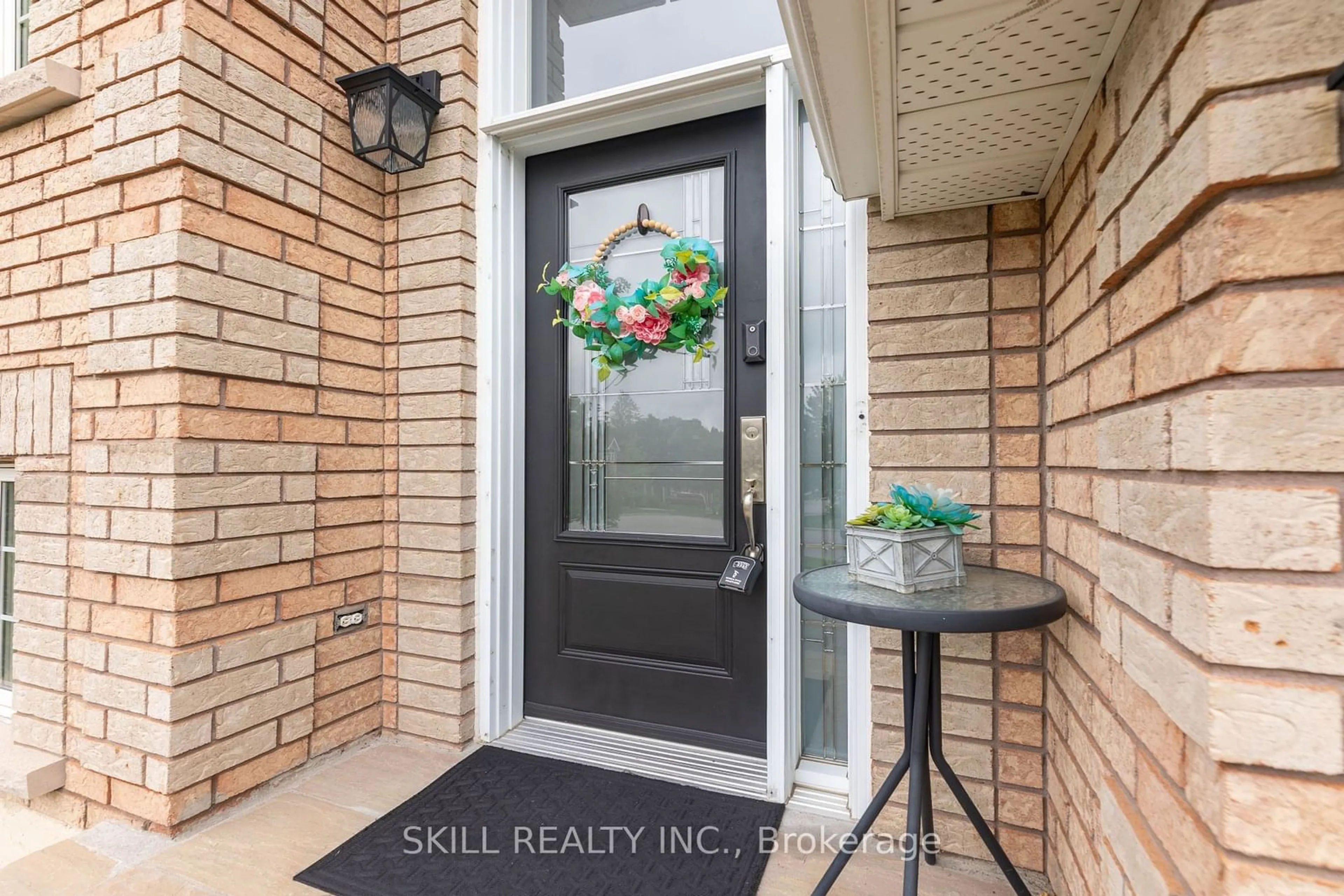 Indoor entryway for 41 Bloom Cres, Barrie Ontario L4N 0S8