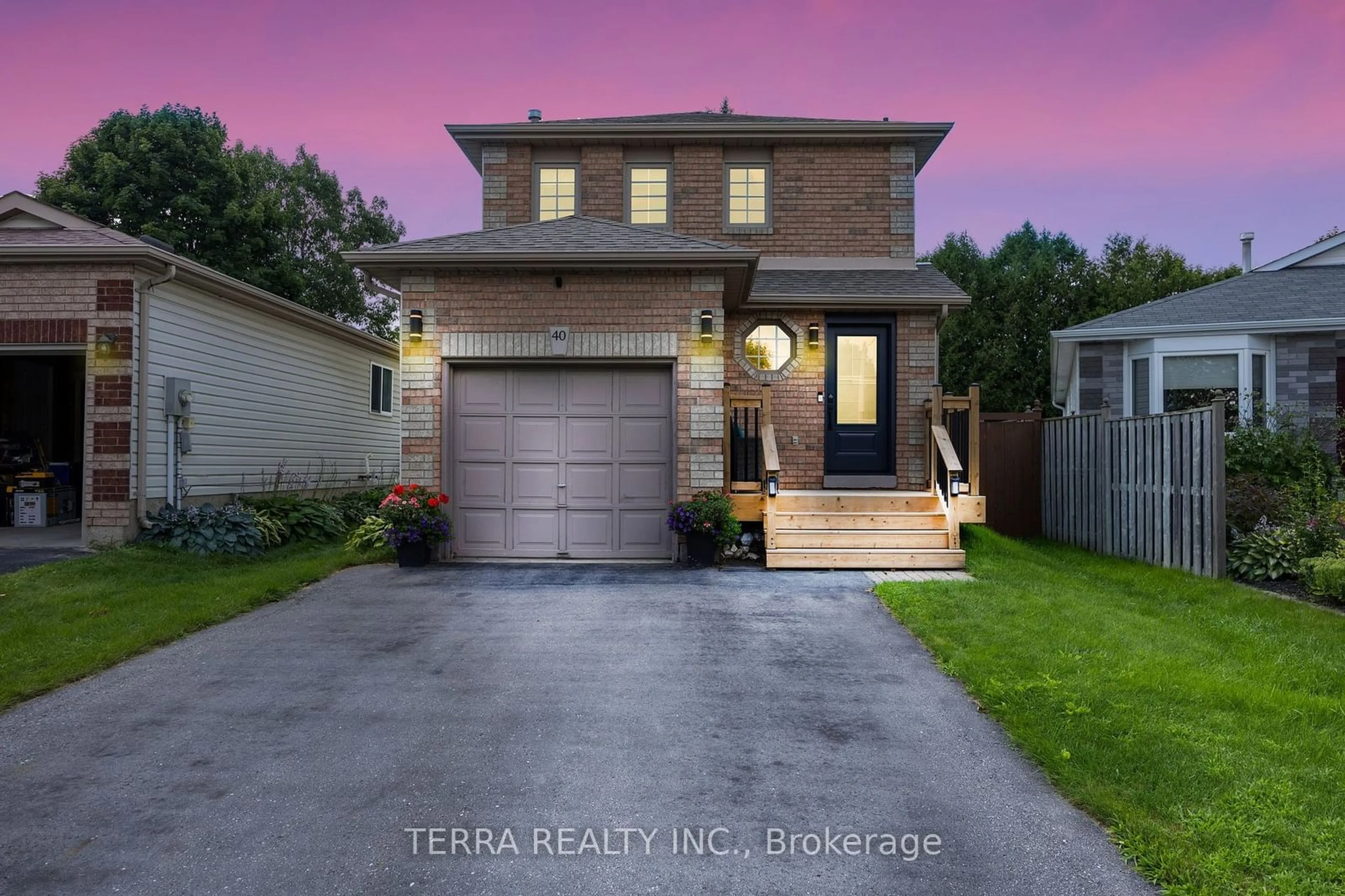 Frontside or backside of a home for 40 Assiniboine Dr, Barrie Ontario L4N 8G4