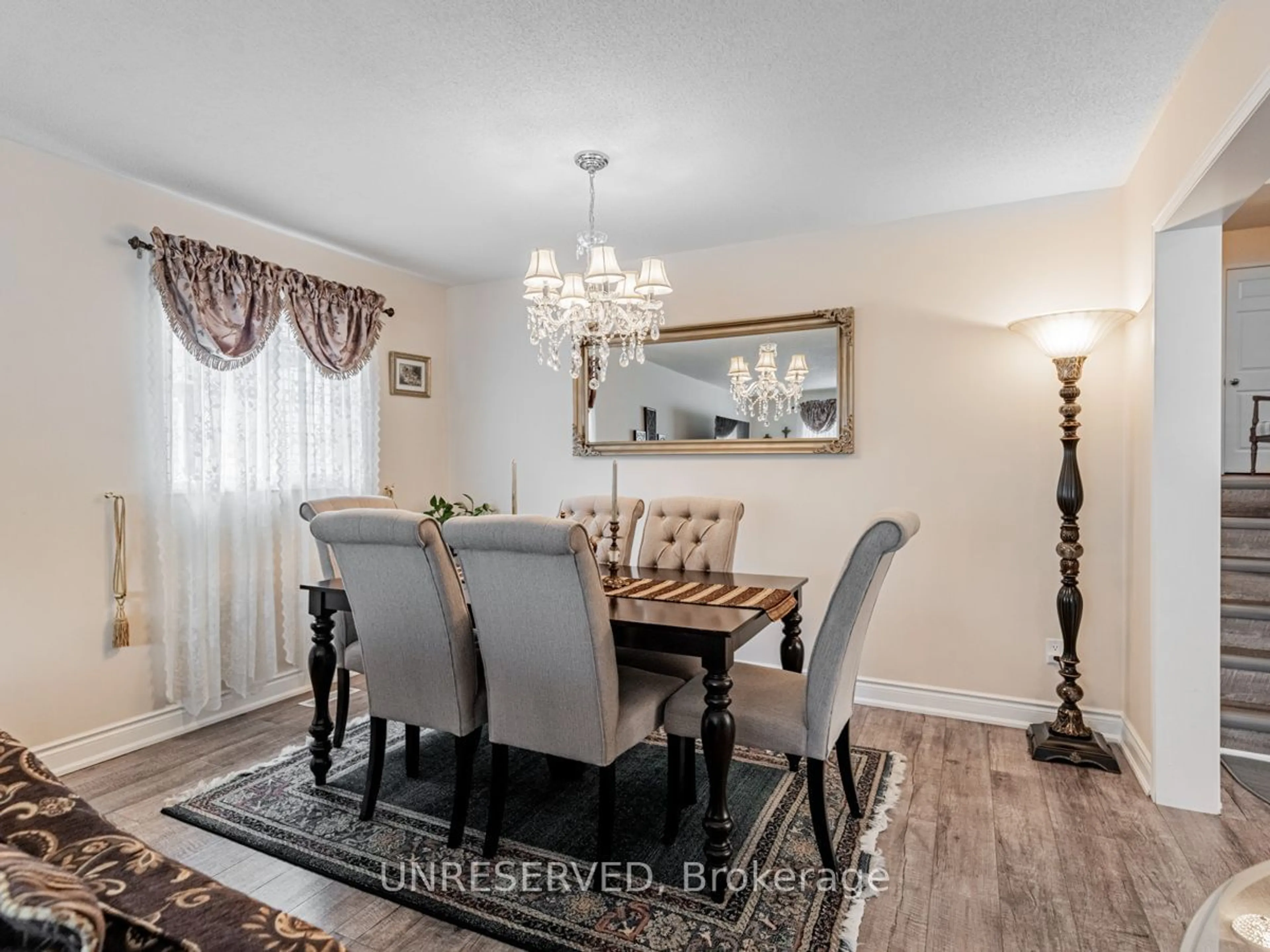 Dining room for 36 Engel Cres, Barrie Ontario L4N 6K5