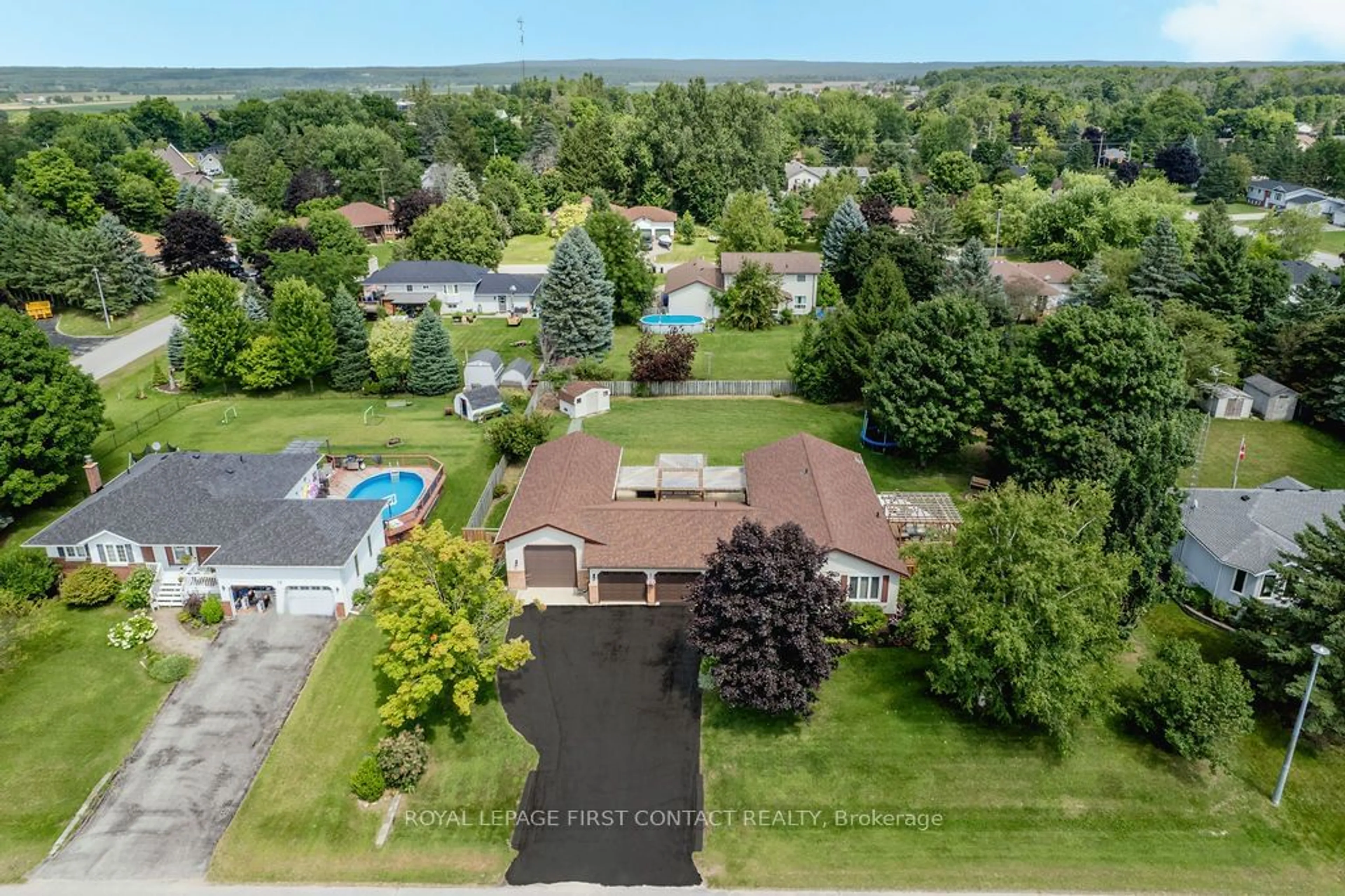 Frontside or backside of a home for 17 Foyston Park Circ, Springwater Ontario L0L 1Y0