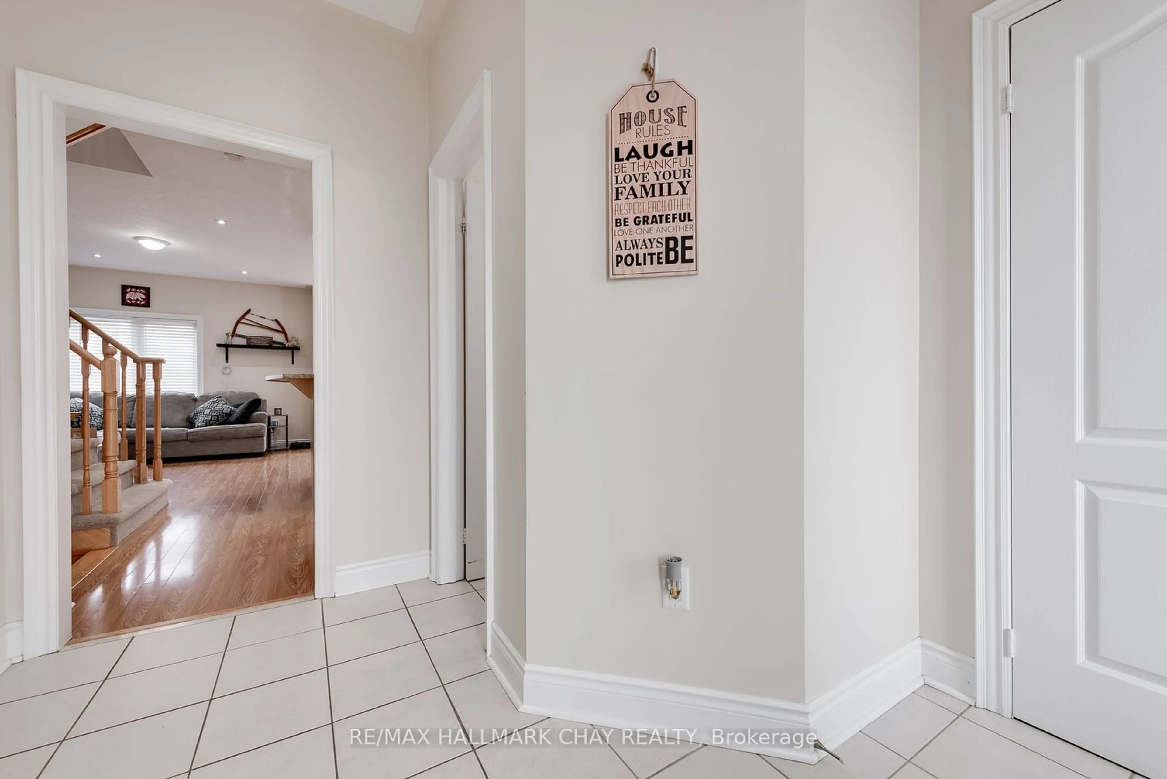 Indoor entryway for 49 Arch Brown Crt, Barrie Ontario L4M 0C6