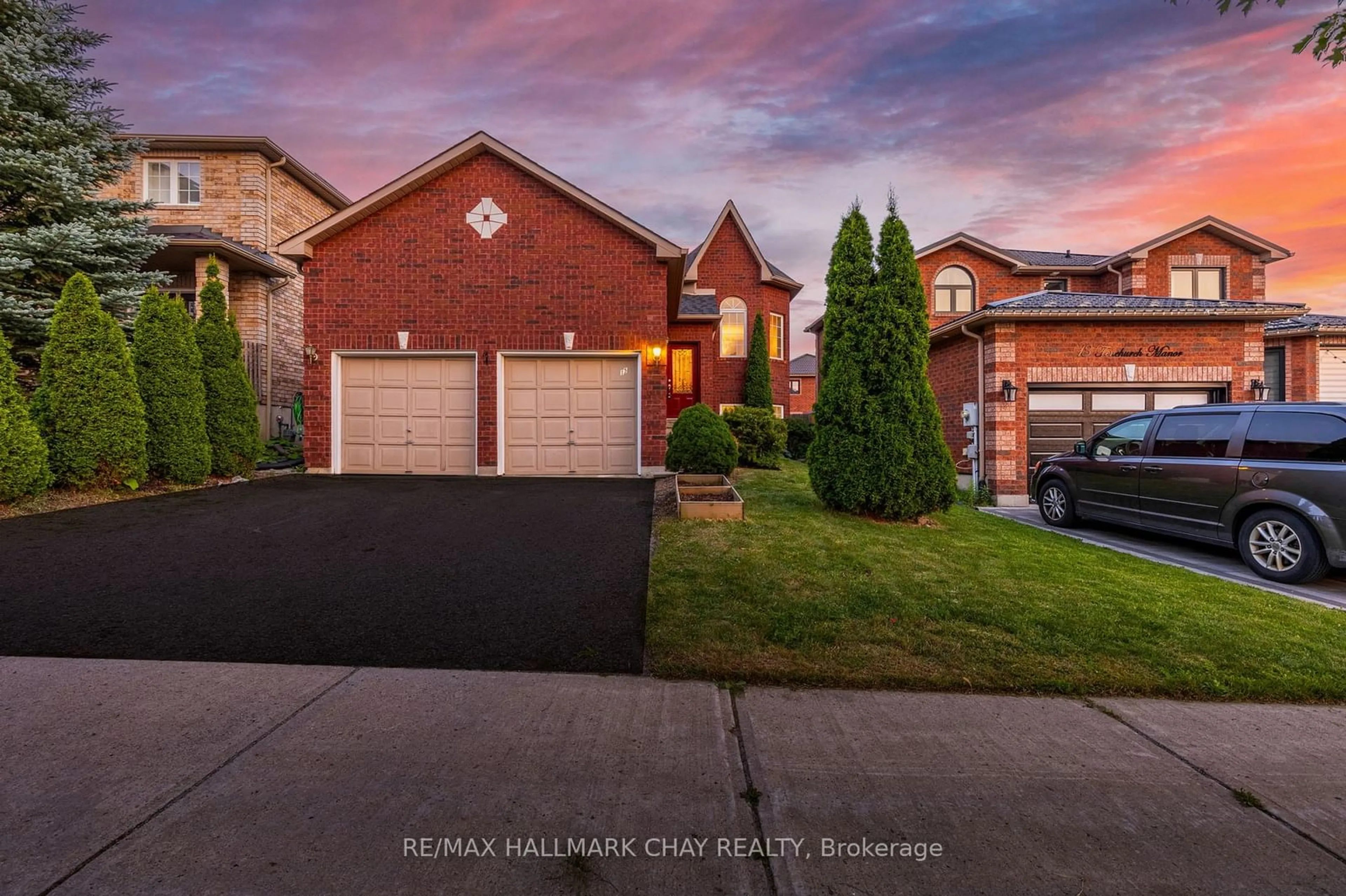 Frontside or backside of a home for 15 Fenchurch Manr, Barrie Ontario L4N 5X7