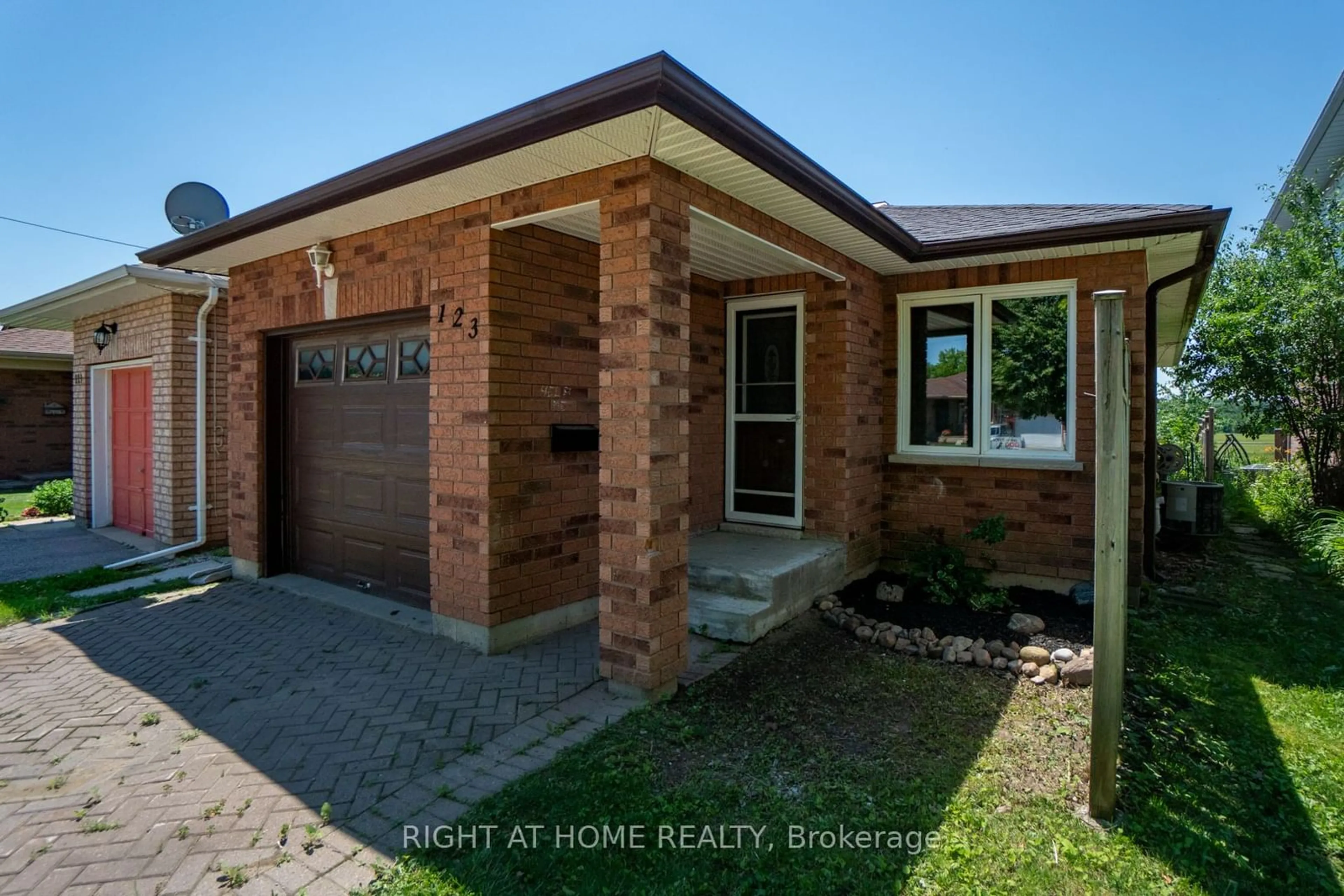 Home with brick exterior material for 123 Benson Dr ##1 & #2, Barrie Ontario L4N 7Y4