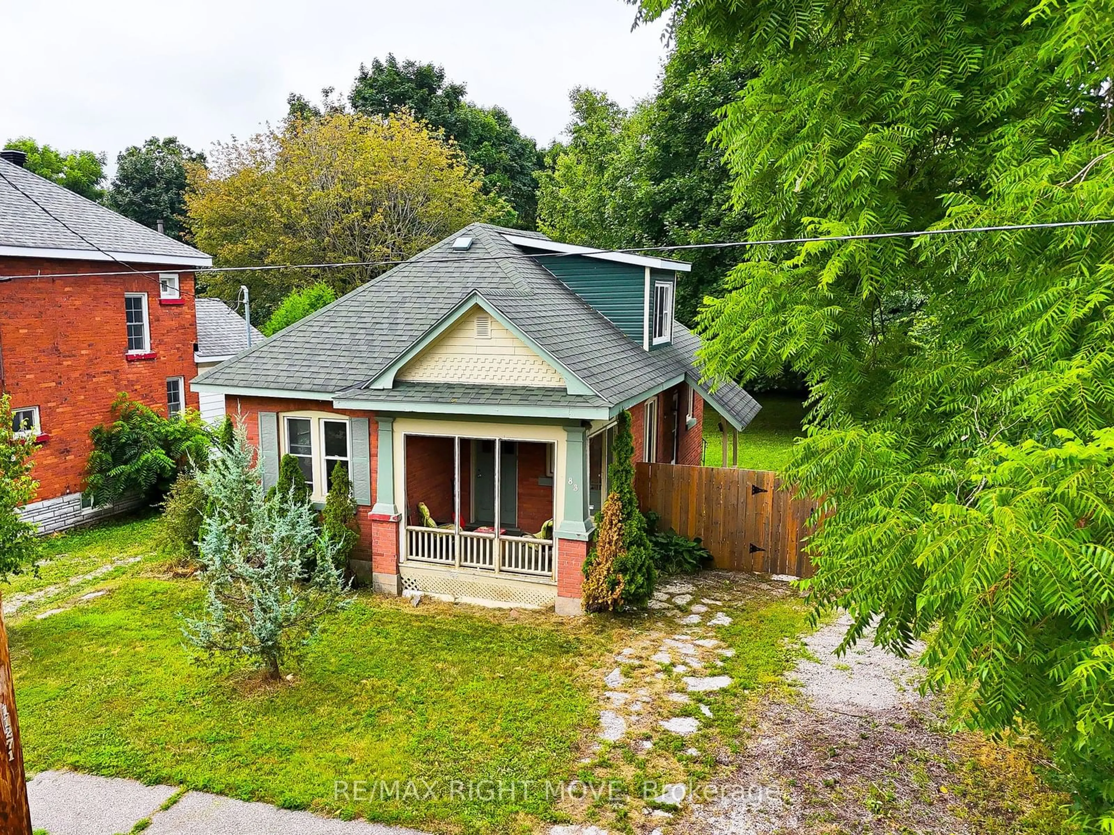 Frontside or backside of a home for 83 Douglas St, Orillia Ontario L3V 5Y7