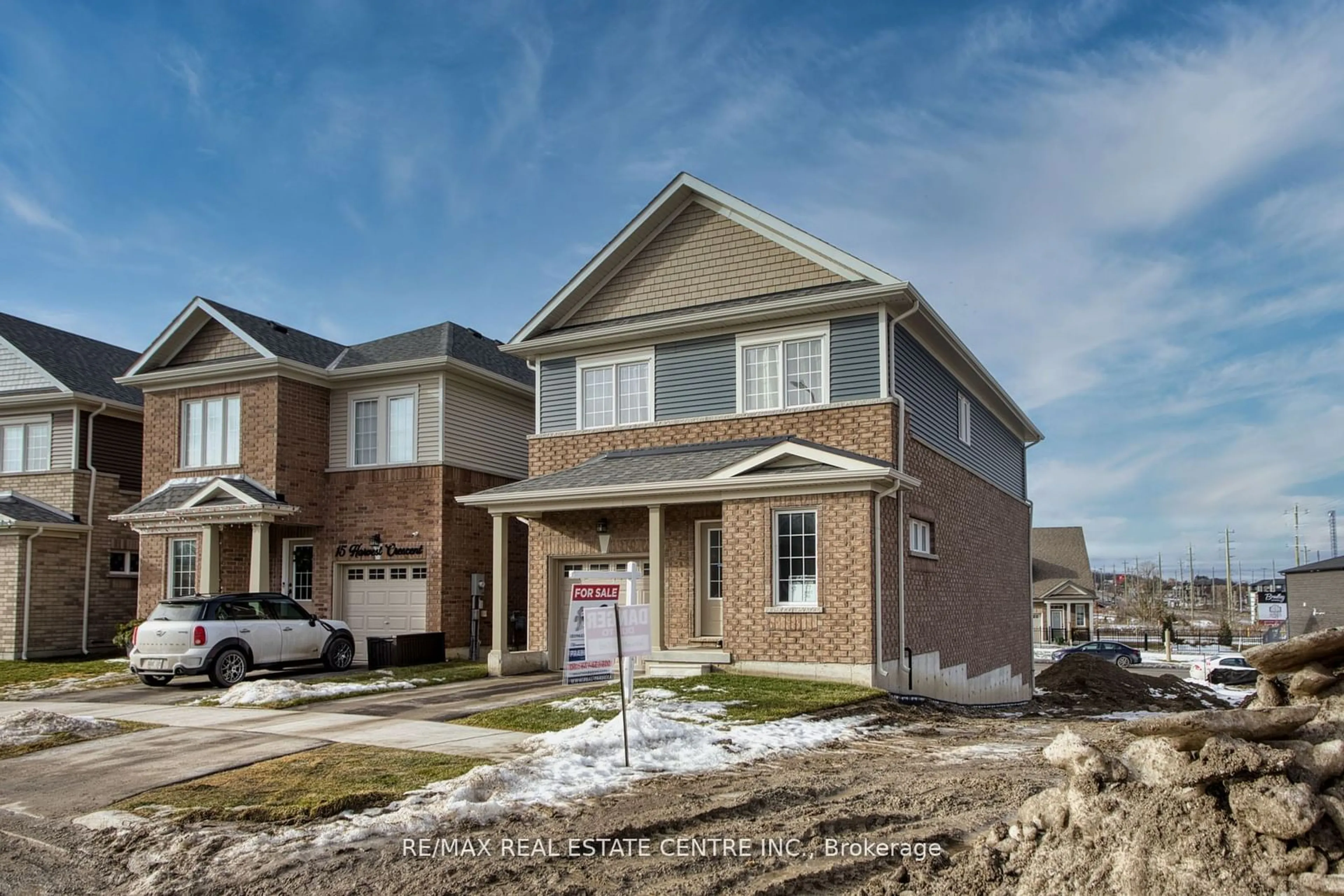 A pic from exterior of the house or condo, the street view for 17 Harvest Cres, Barrie Ontario L9J 0T3