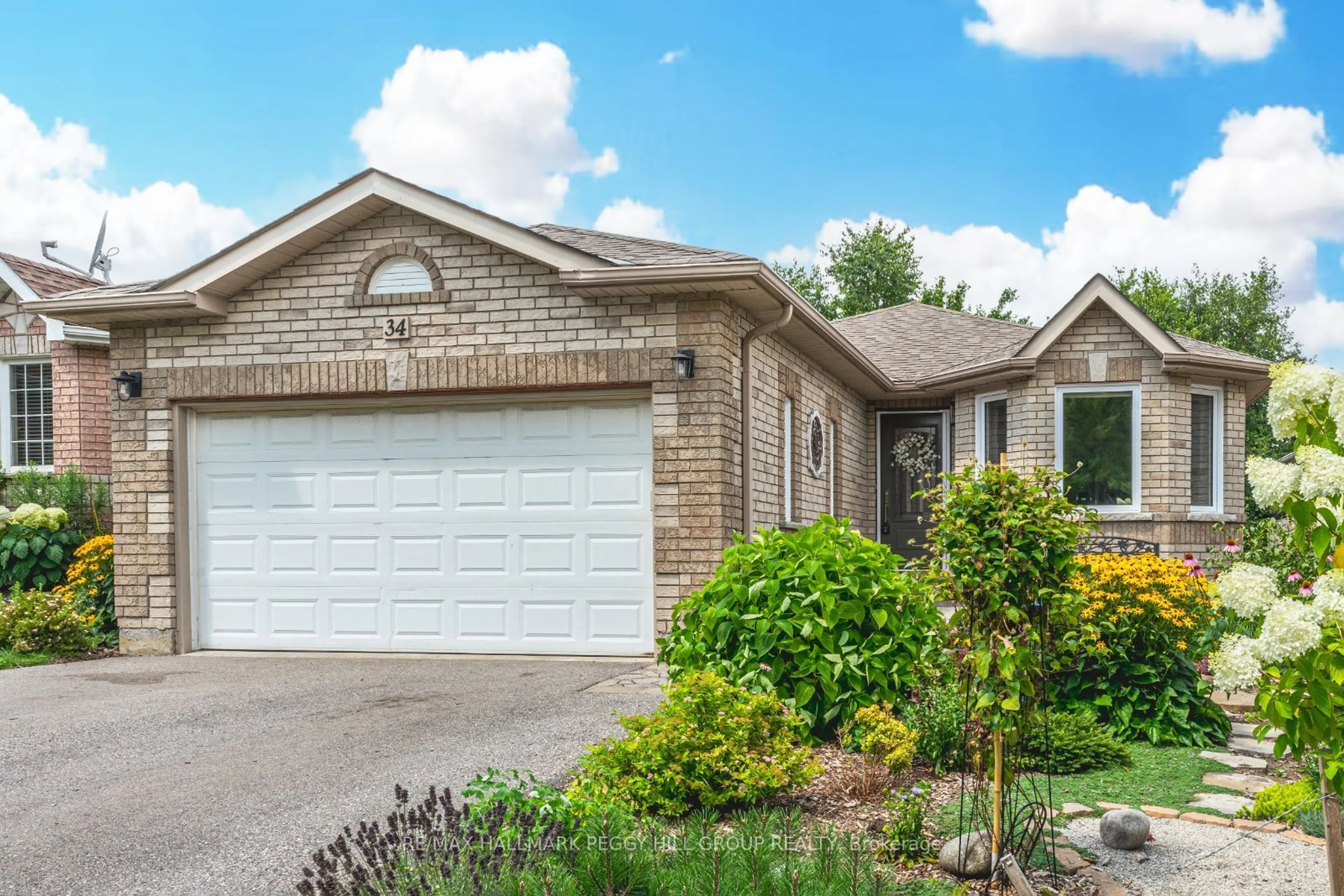 Frontside or backside of a home for 34 Snowy Owl Cres, Barrie Ontario L4M 6P4