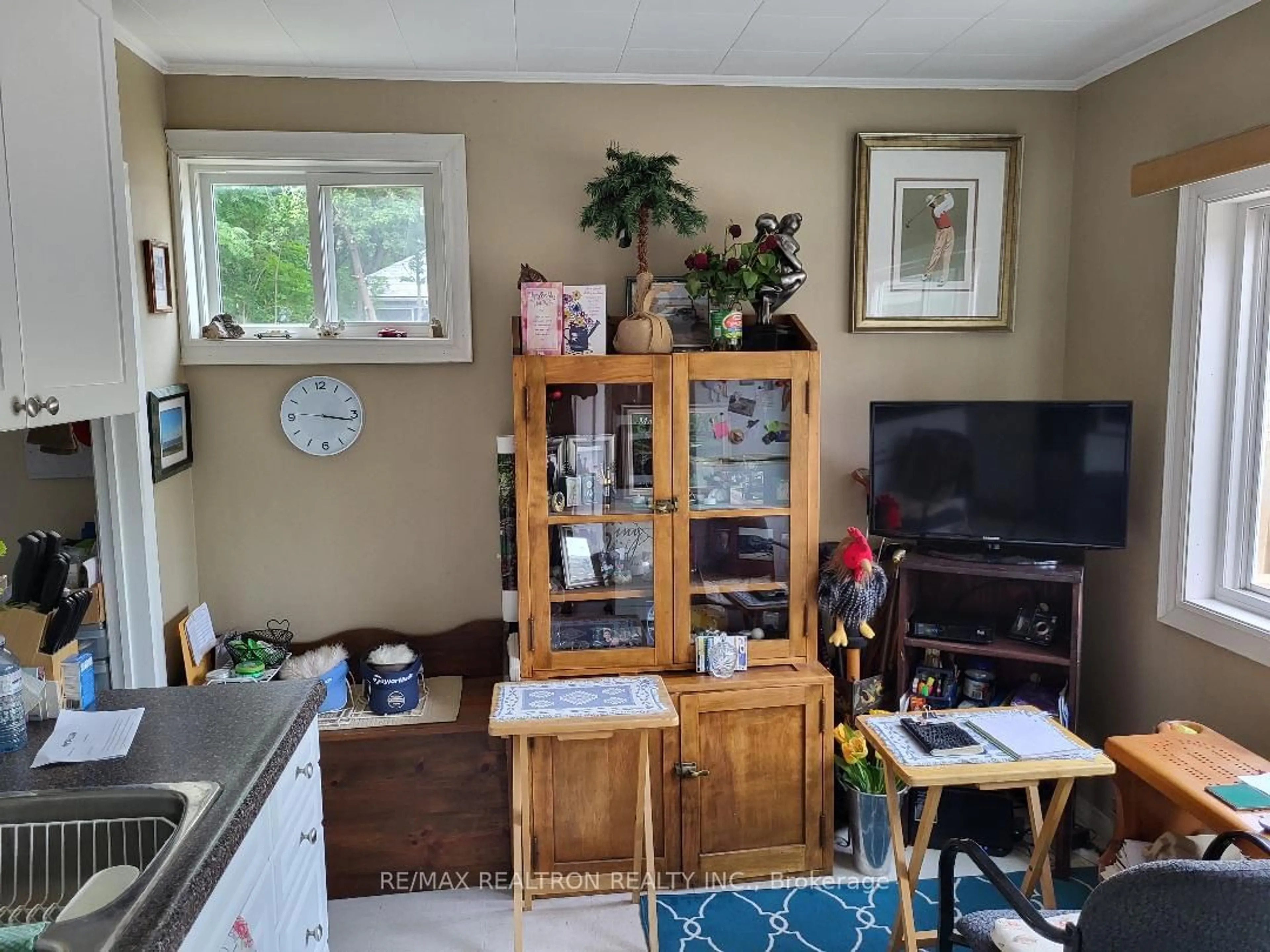 A pic of a room for 158 Toronto St, Barrie Ontario L4N 1K4