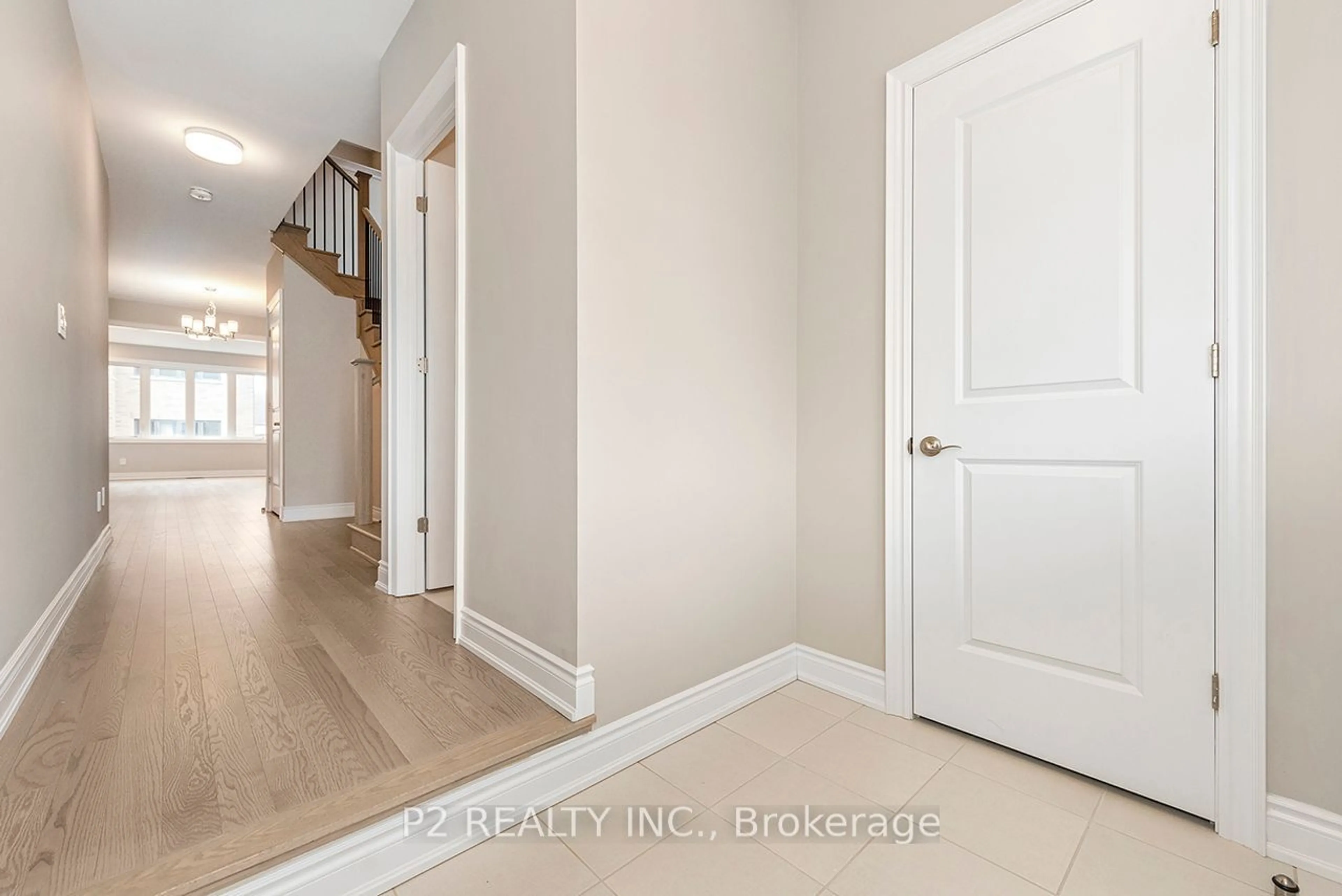 Indoor entryway for 103 Bearberry Rd, Springwater Ontario L9X 2C9