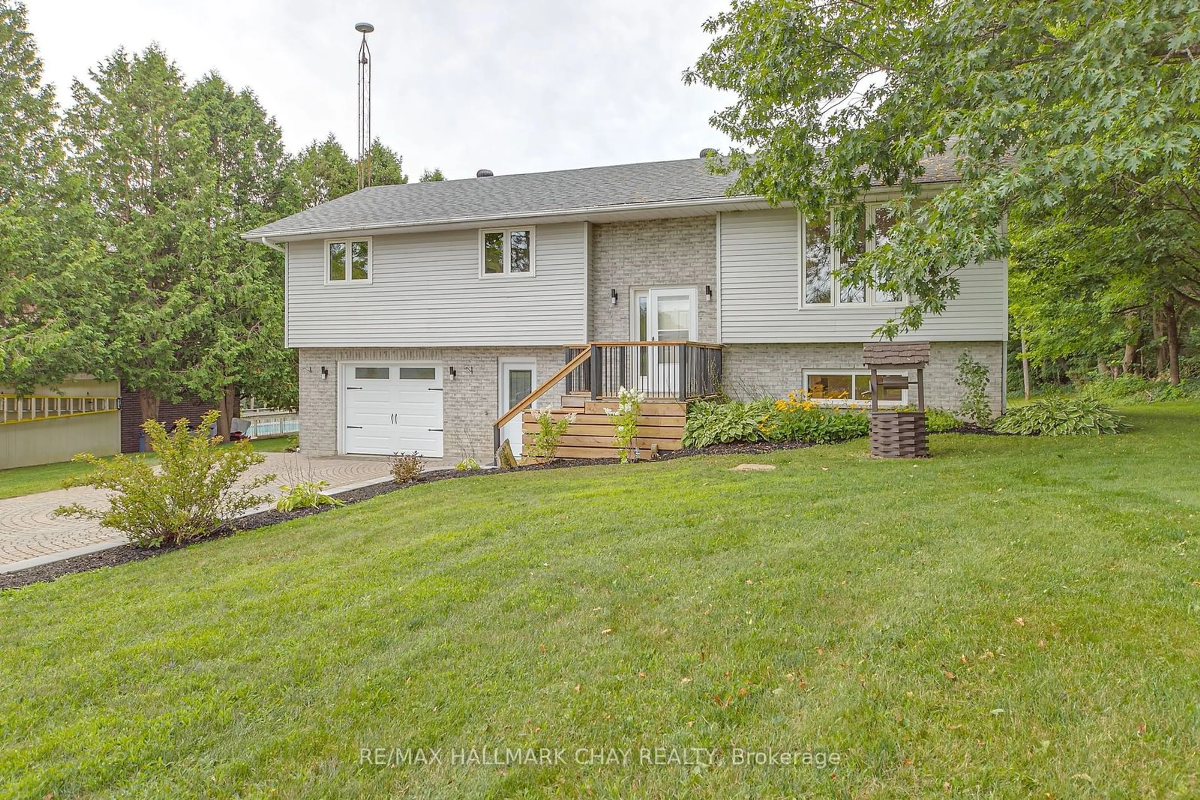 Frontside or backside of a home for 622 Scarlett Line, Springwater Ontario L0L 1V0