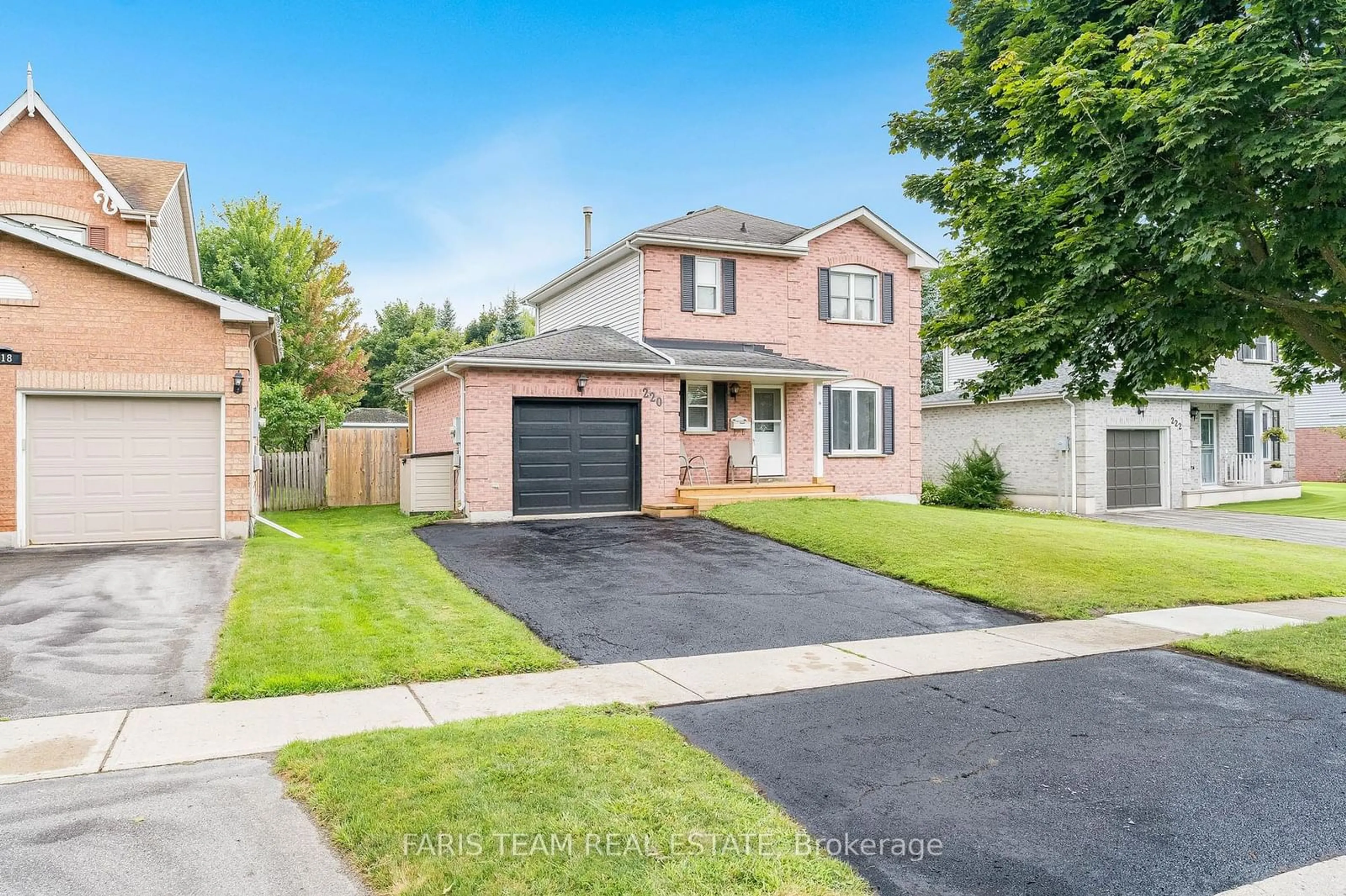 Frontside or backside of a home, the street view for 220 Mary Anne Dr, Barrie Ontario L4N 7R2