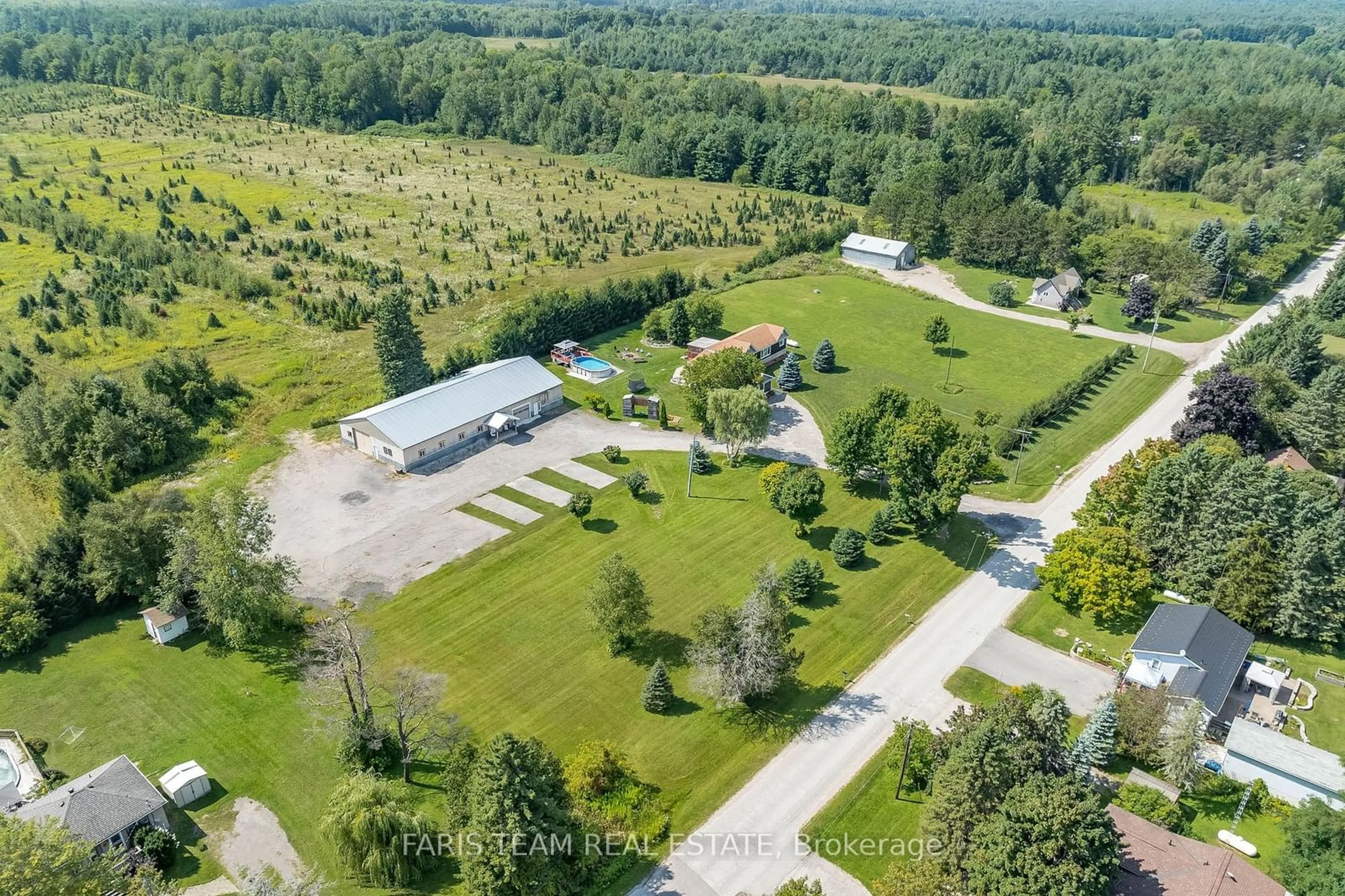 A pic from exterior of the house or condo, the fenced backyard for 3686 McCarthy Dr, Clearview Ontario L0M 1N0