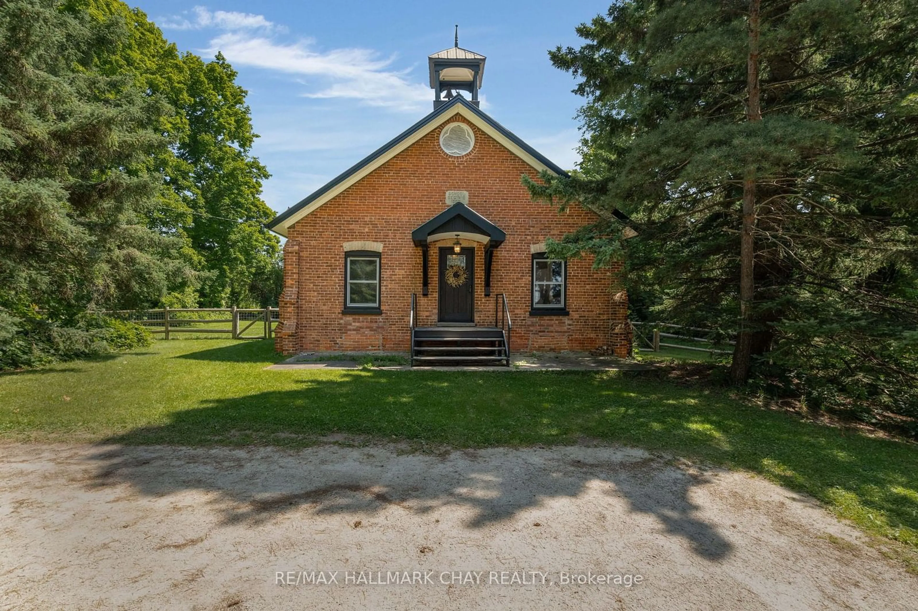 Cottage for 2583 County Road 42, Clearview Ontario L0M 1G0