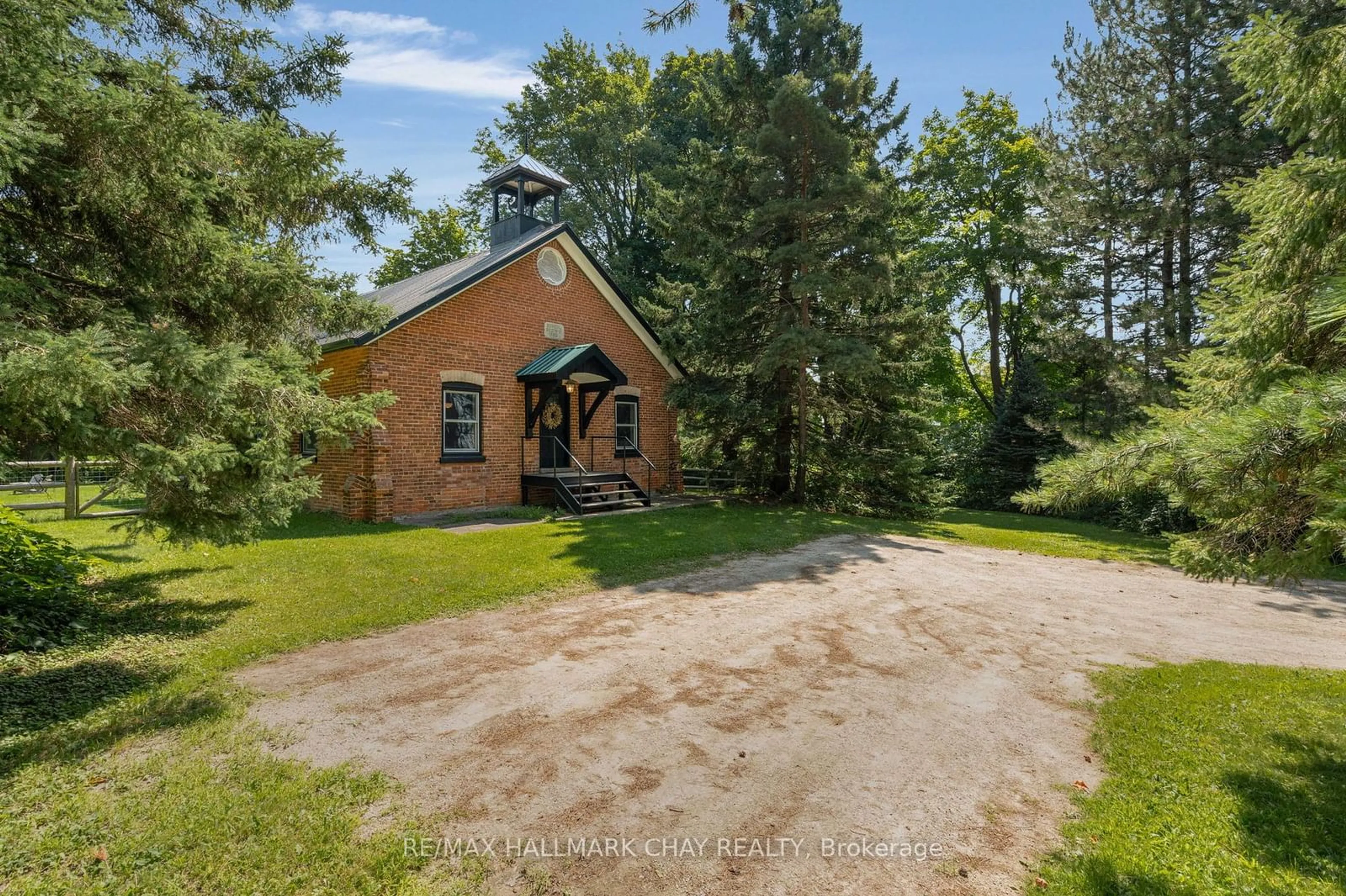 Cottage for 2583 County Road 42, Clearview Ontario L0M 1G0