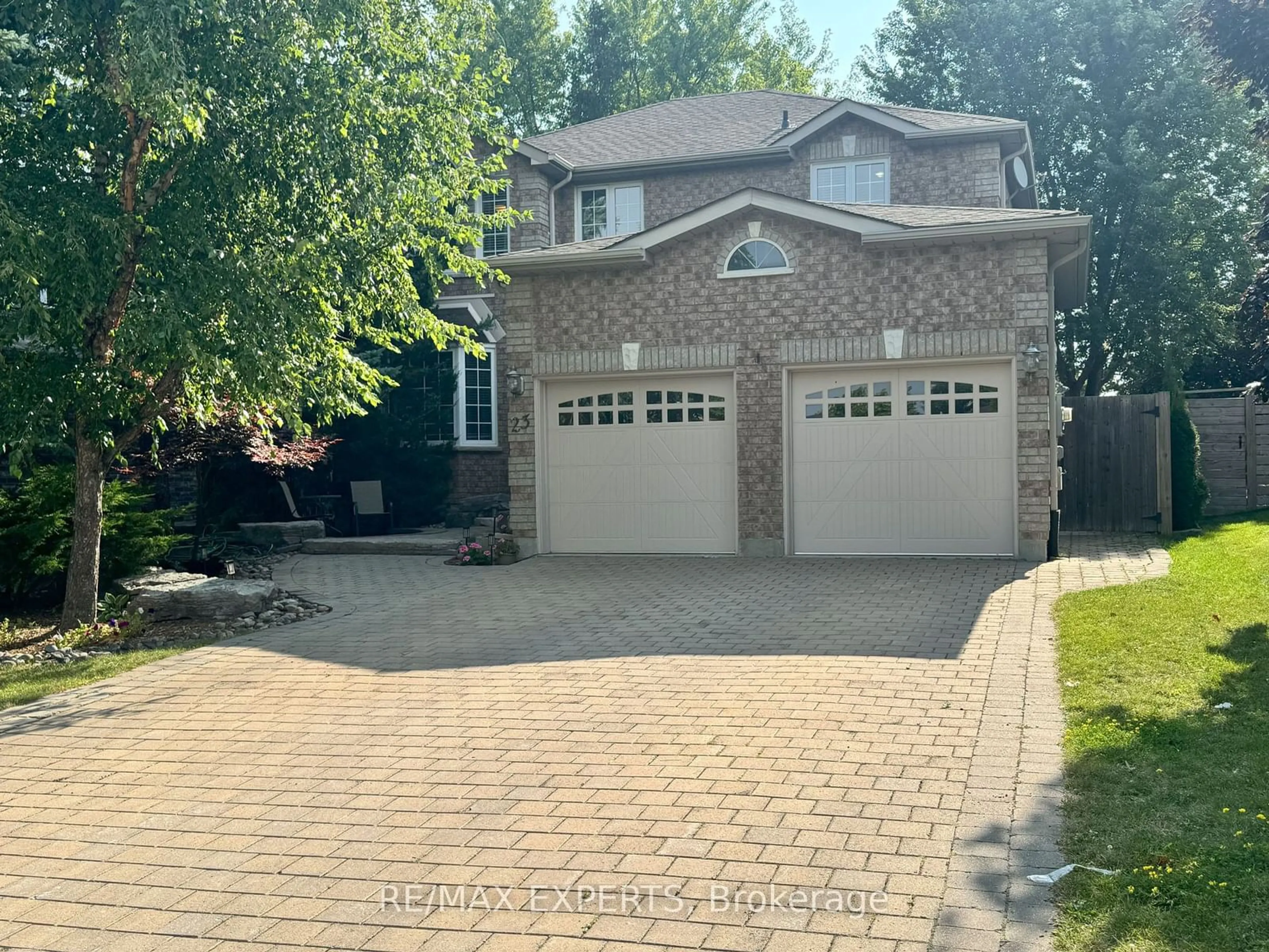 Home with brick exterior material for 23 Kingsridge Rd, Barrie Ontario L4N 9K7