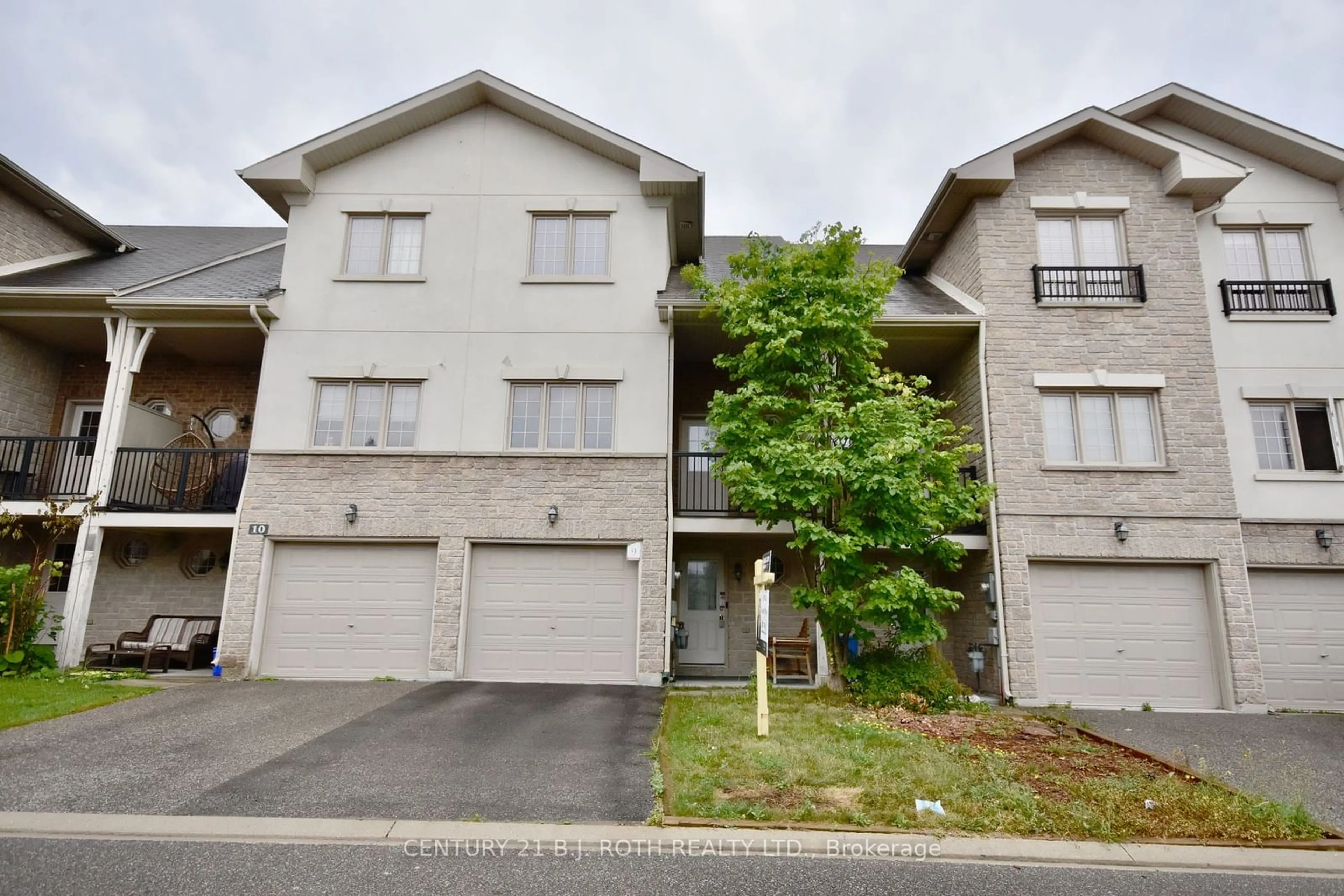 A pic from exterior of the house or condo for 175 Stanley St #9, Barrie Ontario L4M 0G2