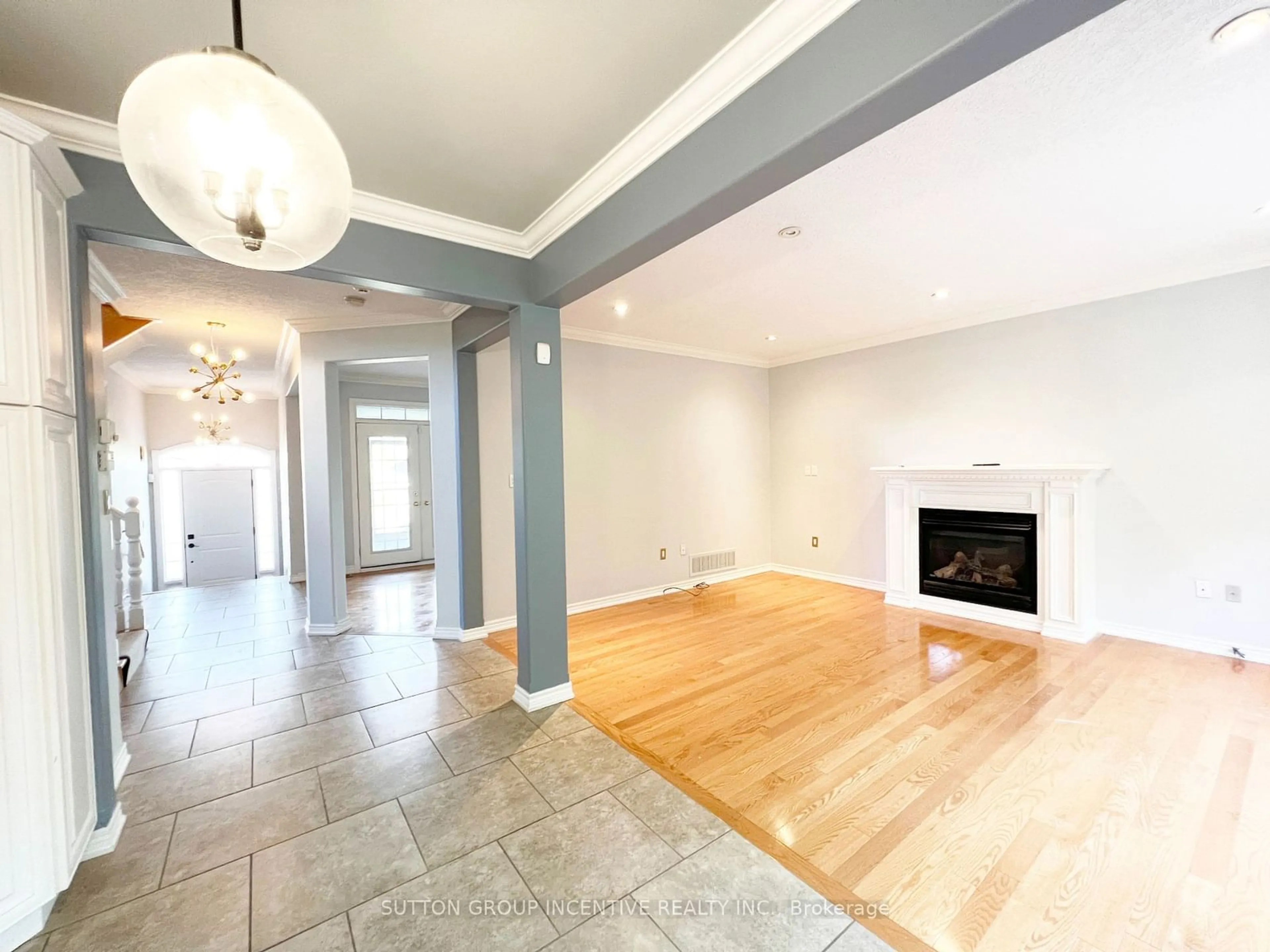 A pic of a room, wood floors for 33 Cumming Dr, Barrie Ontario L4N 0C5