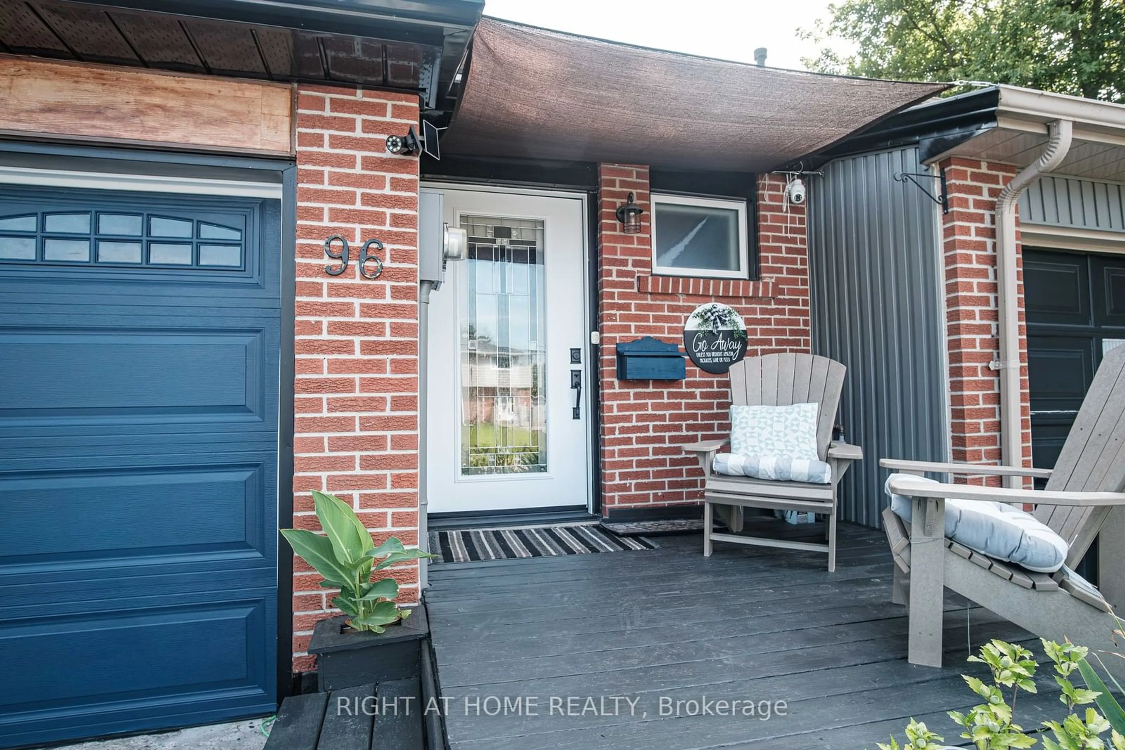 Home with brick exterior material for 96 Chaucer Cres, Barrie Ontario L4N 4T7