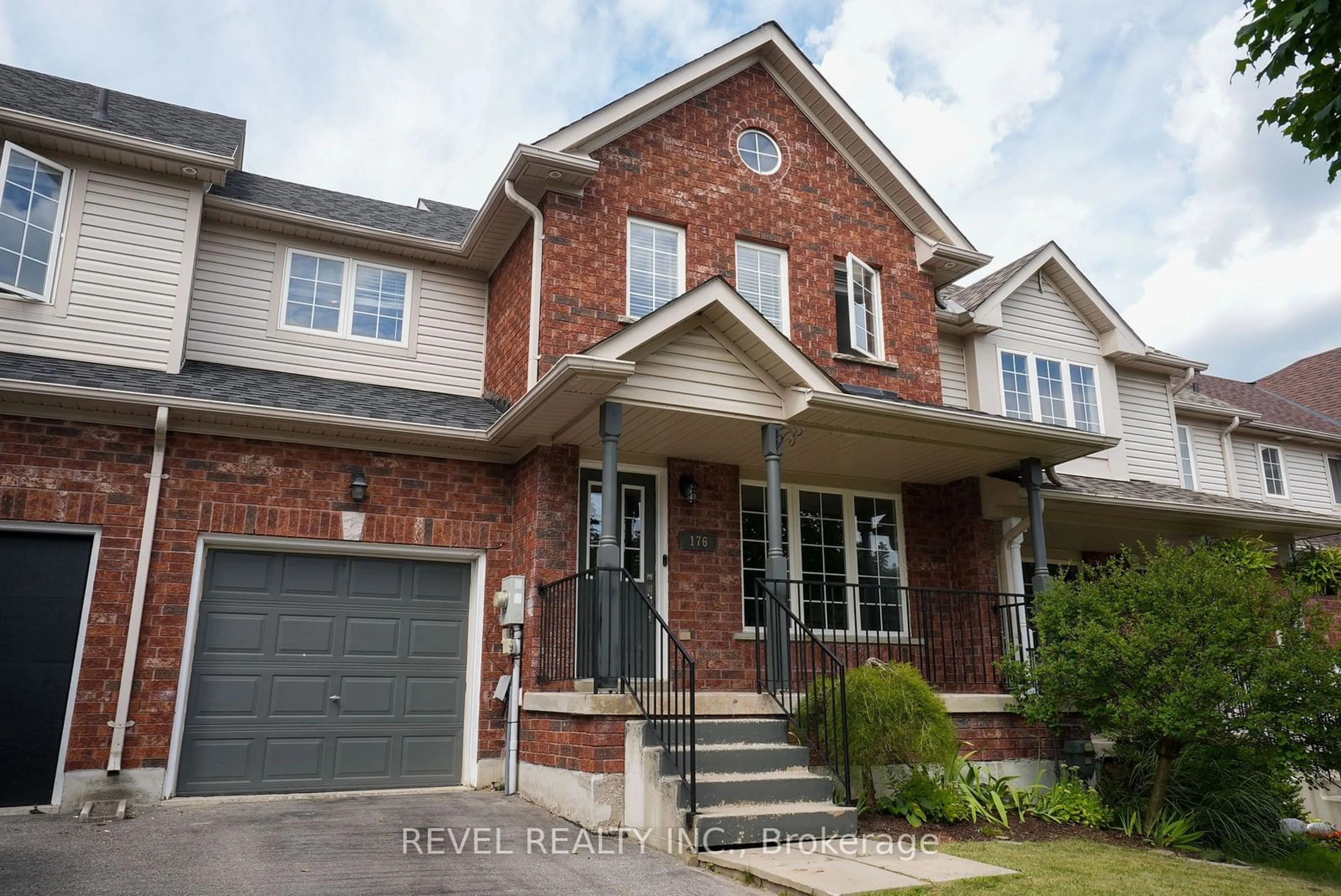 Home with brick exterior material for 176 Thrushwood Dr, Barrie Ontario L4N 0Z1