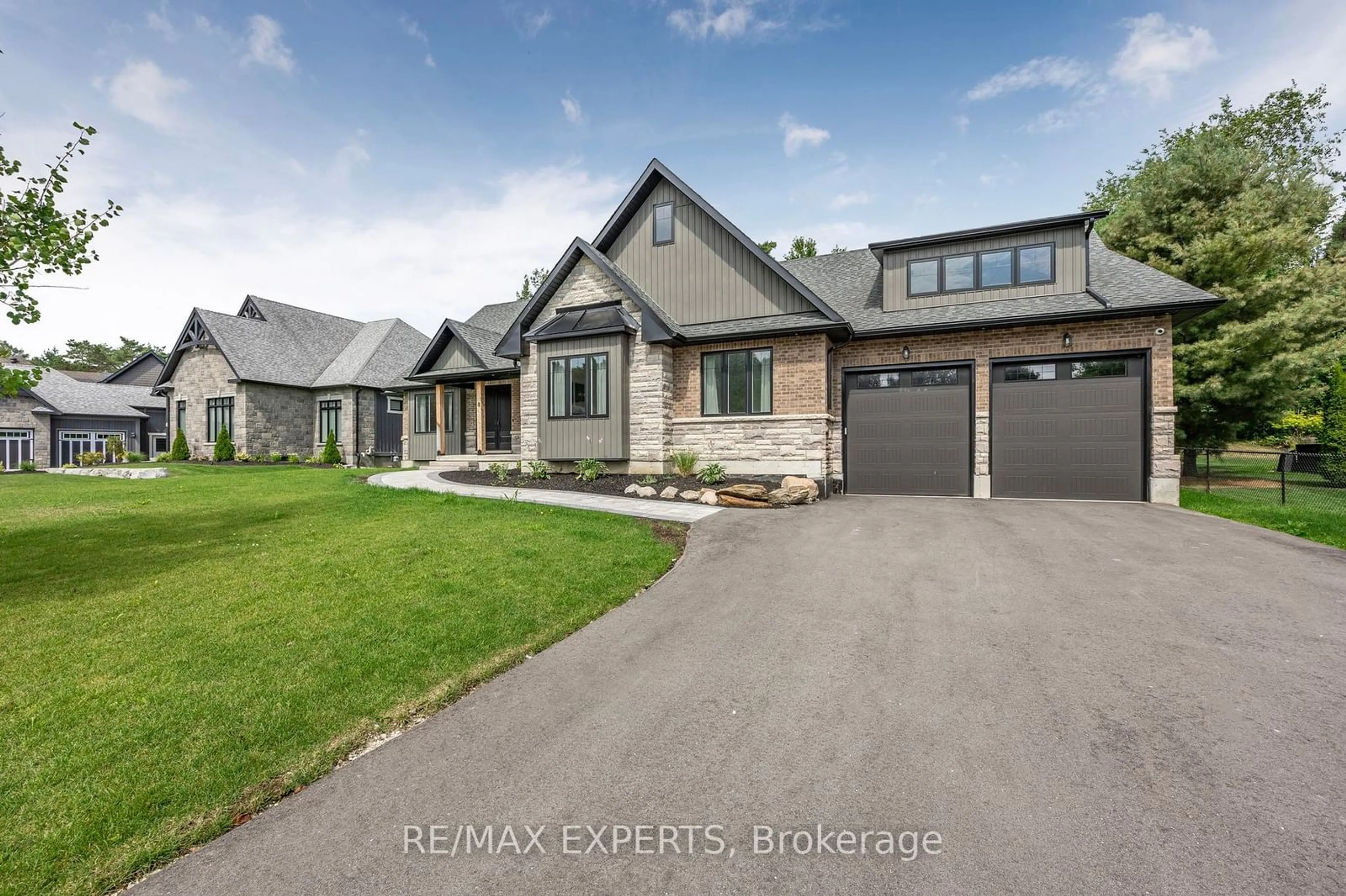 Frontside or backside of a home, cottage for 8 Ridgewood Crt, Oro-Medonte Ontario L0L 2L0