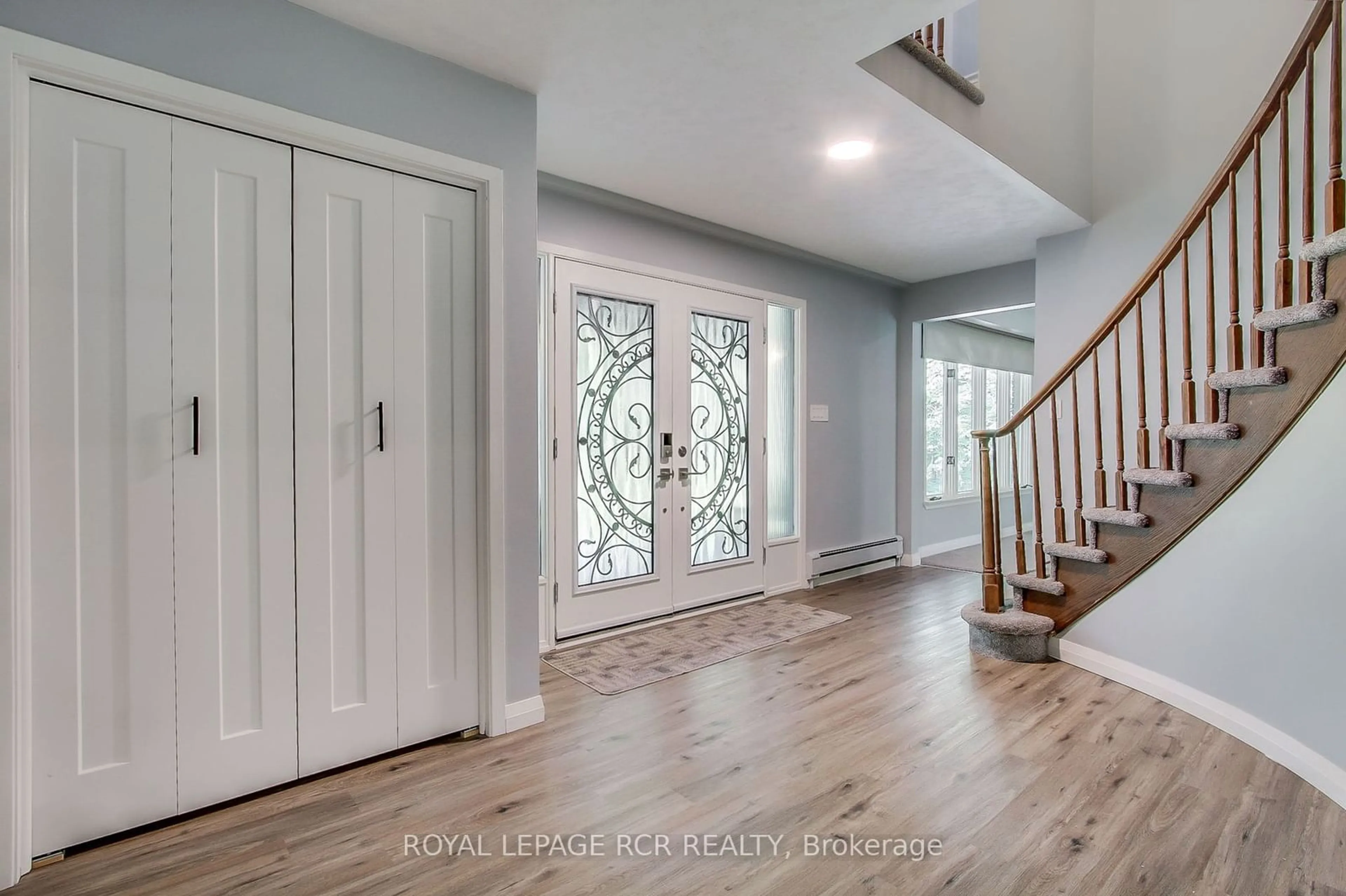 Indoor entryway, wood floors for 1369 Ryerson Blvd, Severn Ontario L3V 0X2