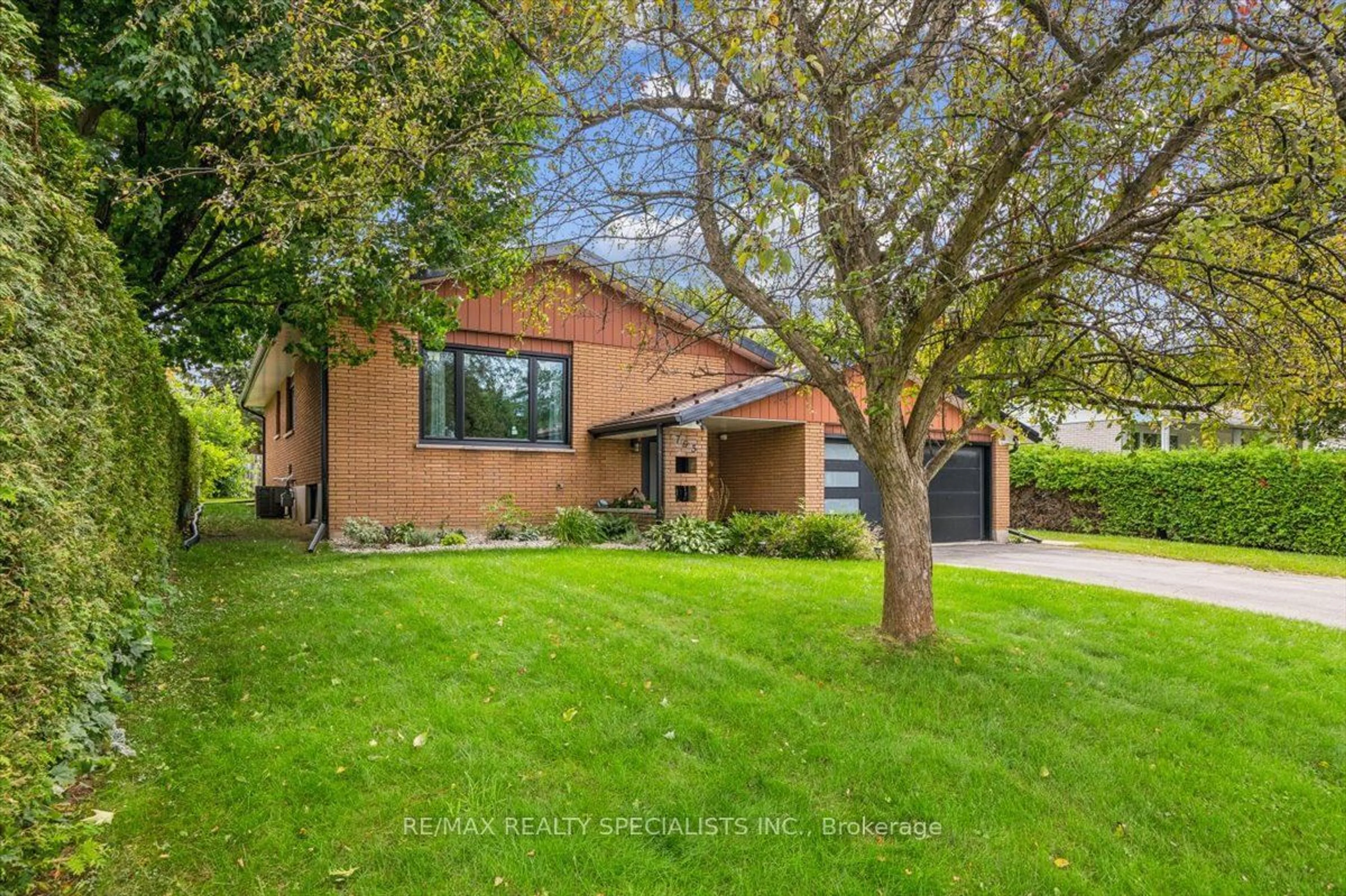 Frontside or backside of a home, the street view for 795 Quebec St, Midland Ontario L4R 1G1