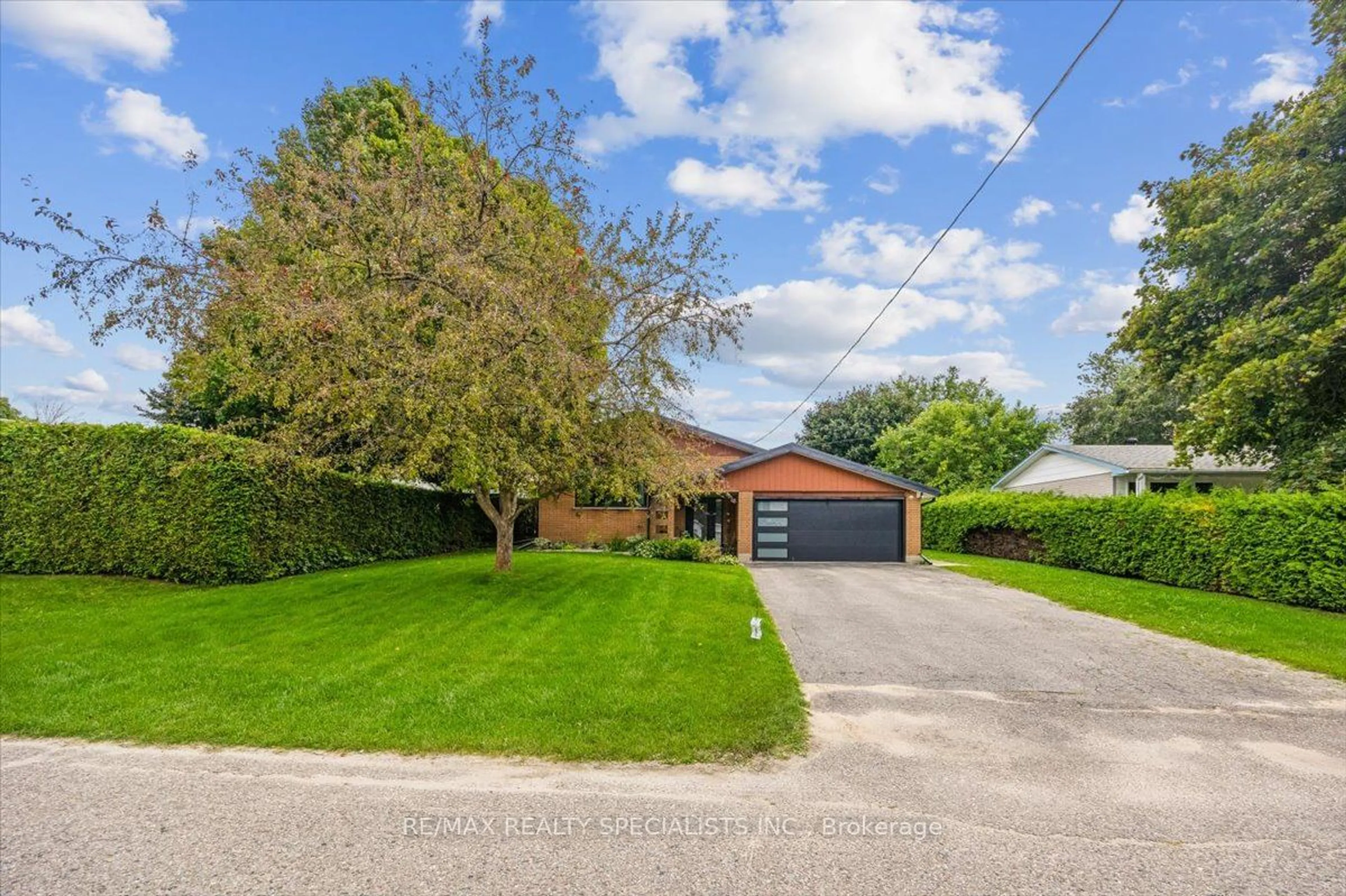 Frontside or backside of a home, the street view for 795 Quebec St, Midland Ontario L4R 1G1