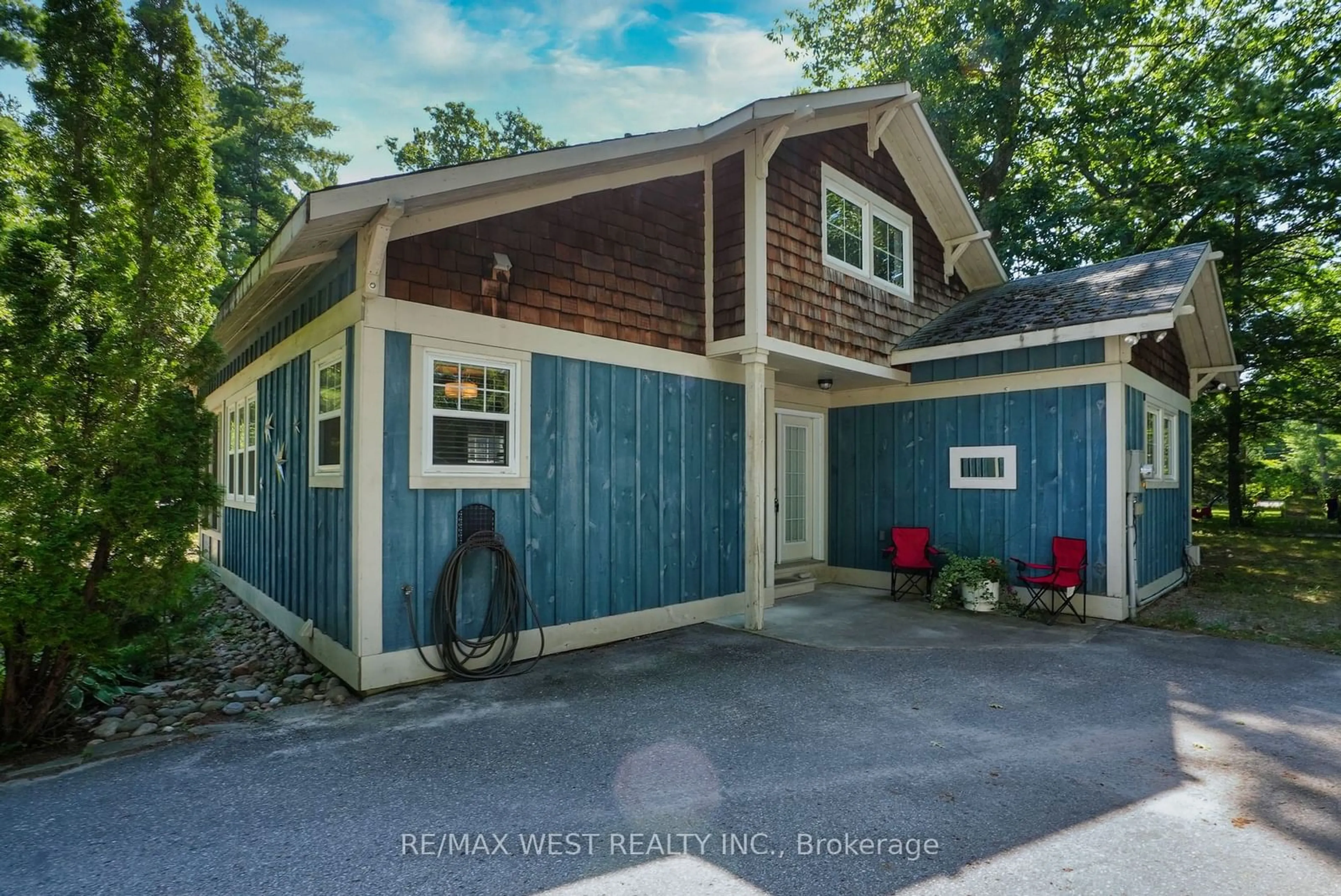 Frontside or backside of a home, cottage for 11 Rosemary Rd, Tiny Ontario L0L 2T0