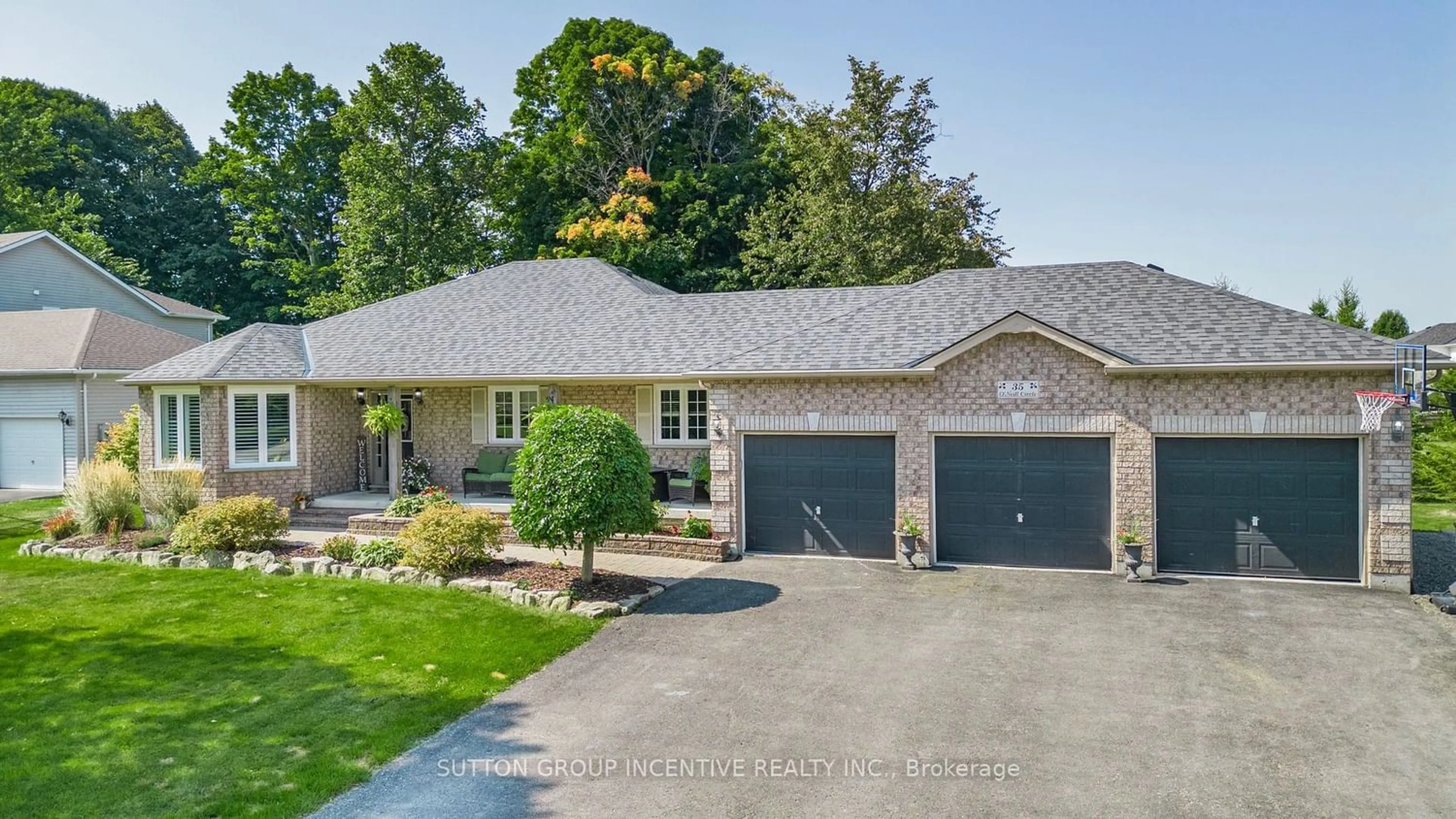 Frontside or backside of a home, cottage for 35 O'Neill Circ, Springwater Ontario L0L 2K0