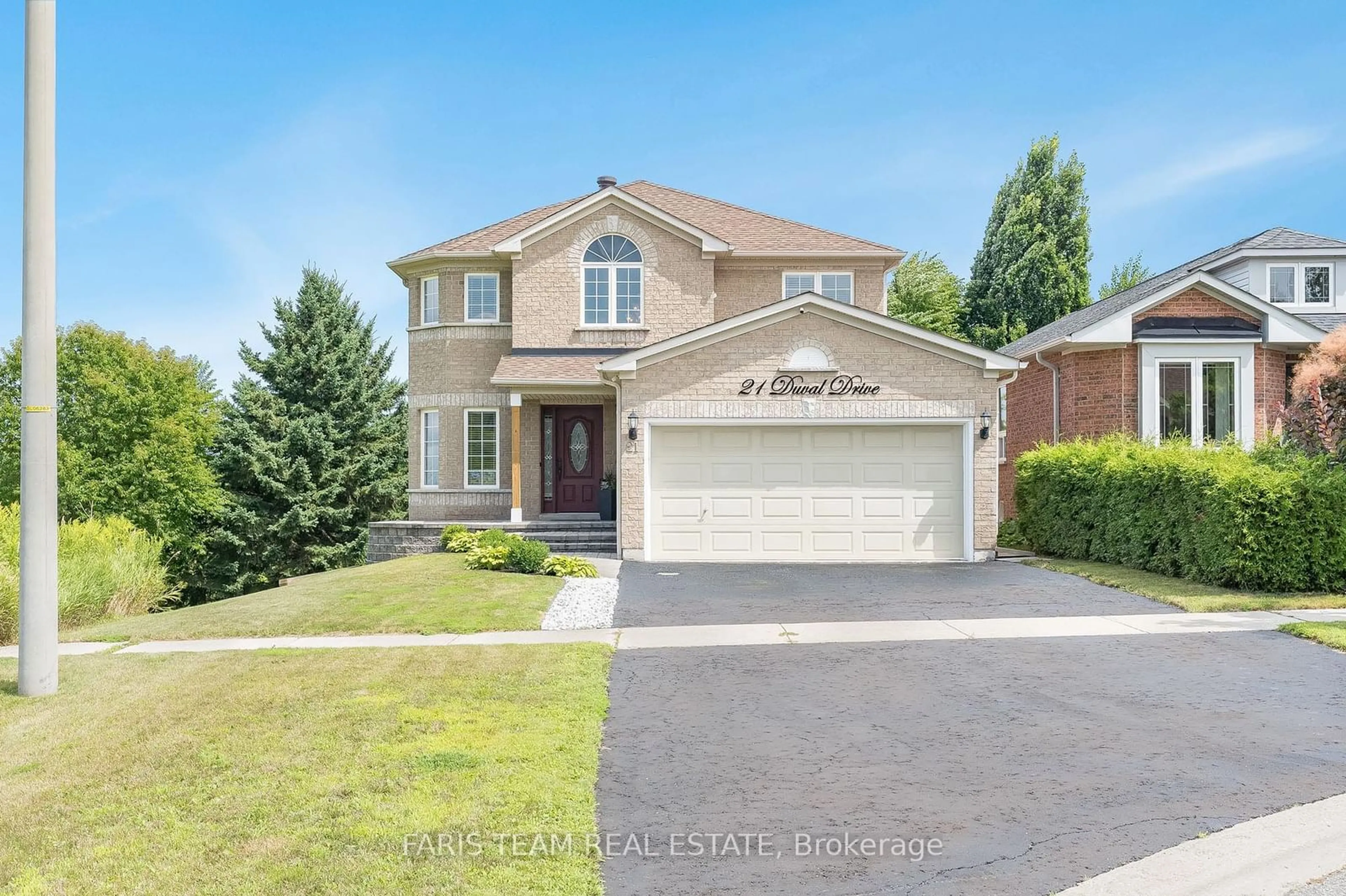 Frontside or backside of a home for 21 Duval Dr, Barrie Ontario L4M 6V2