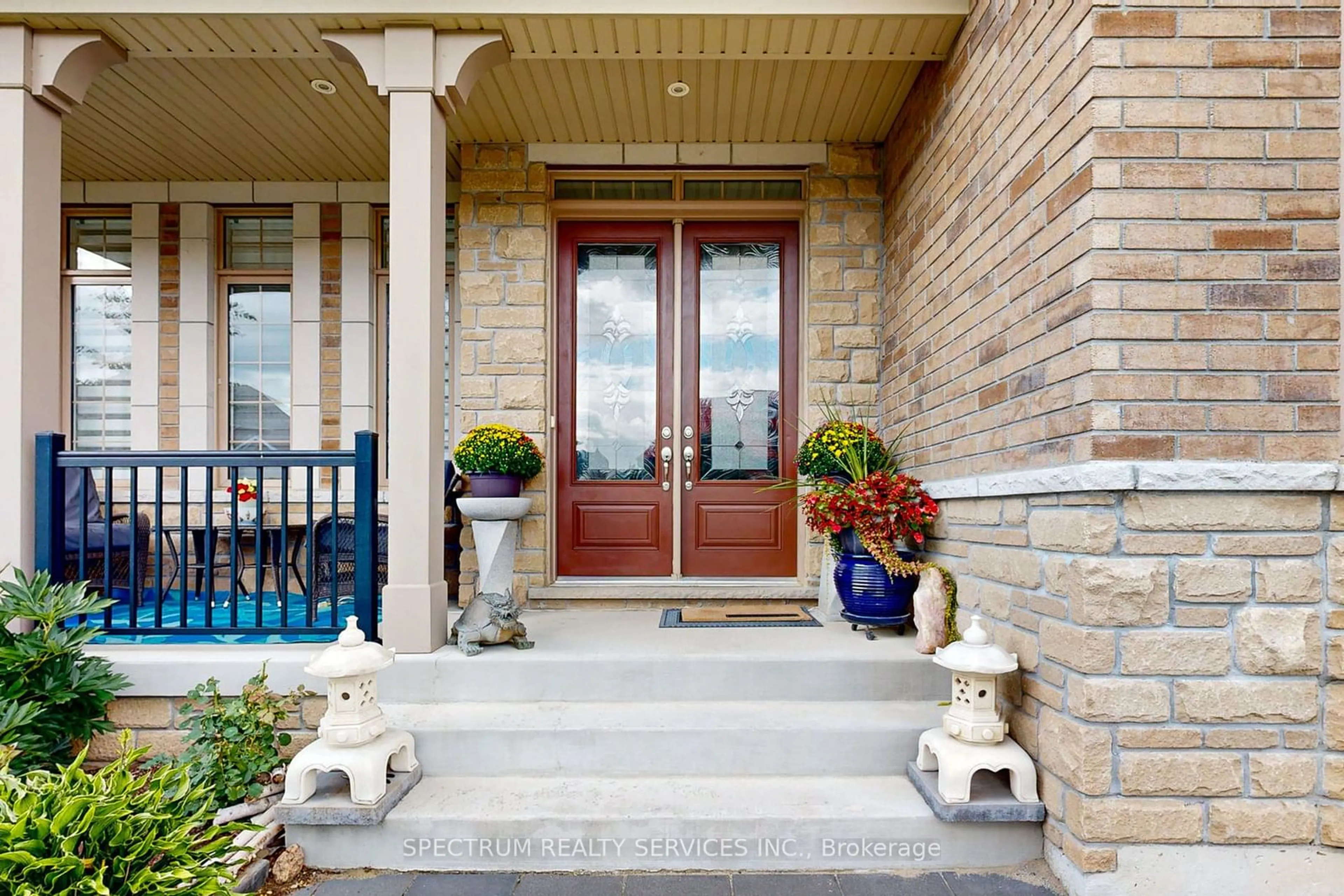 Indoor entryway, wood floors for 165 Trail Blvd, Springwater Ontario L9X 0S7