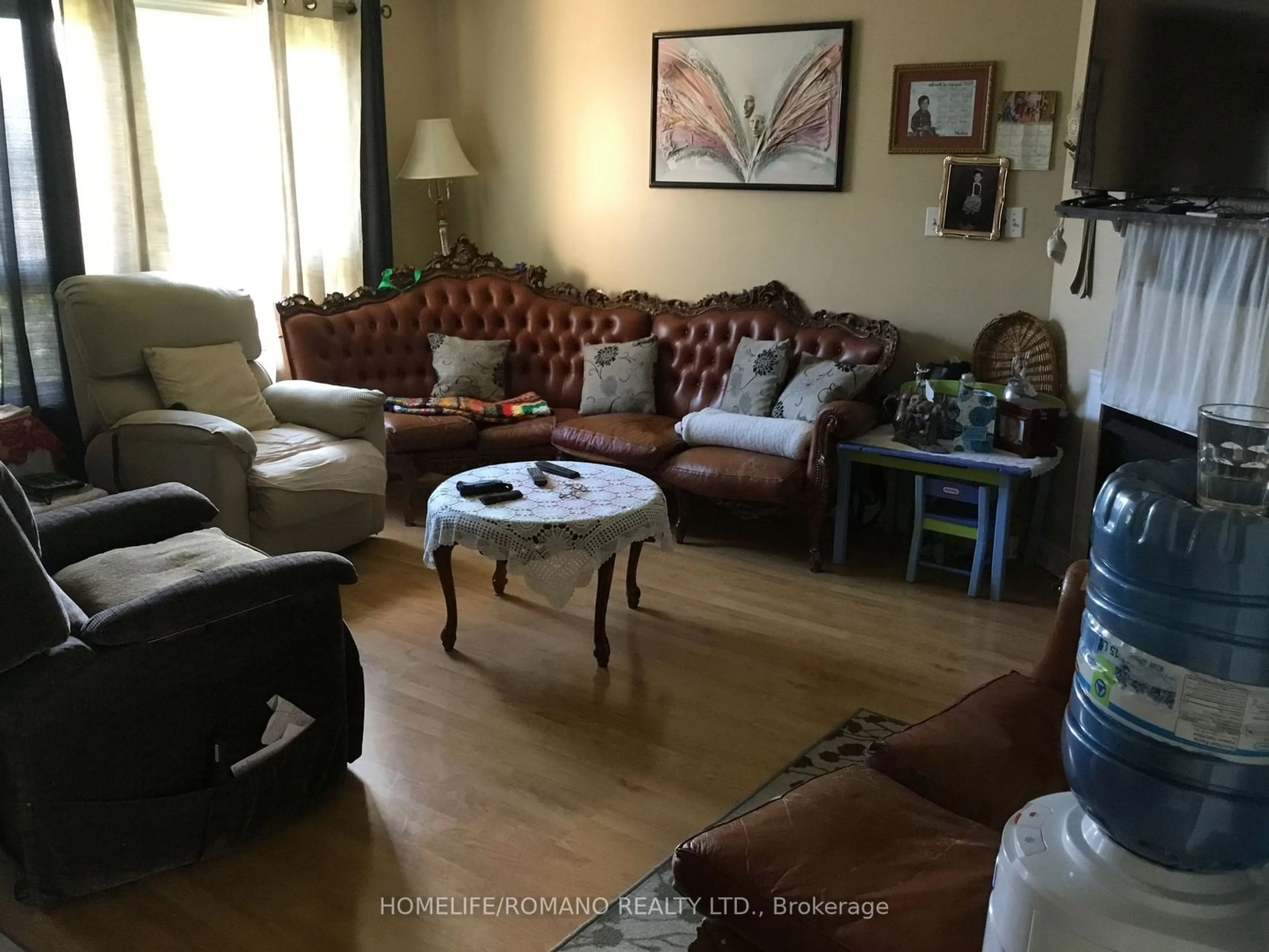 Living room for 12 Boag Crt, Barrie Ontario L4N 7L6