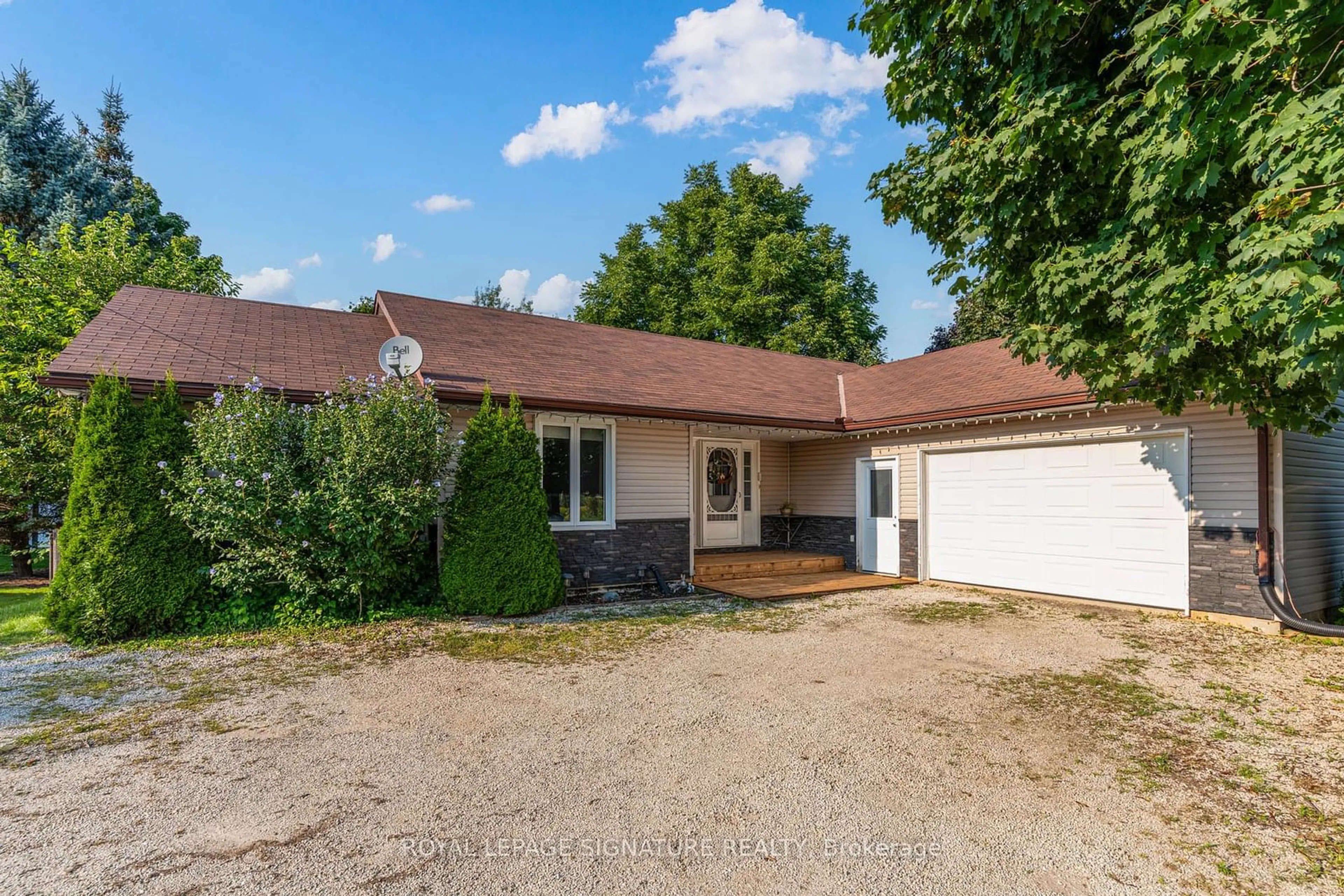 Frontside or backside of a home for 7498 County 9 Rd, Clearview Ontario L0M 1G0