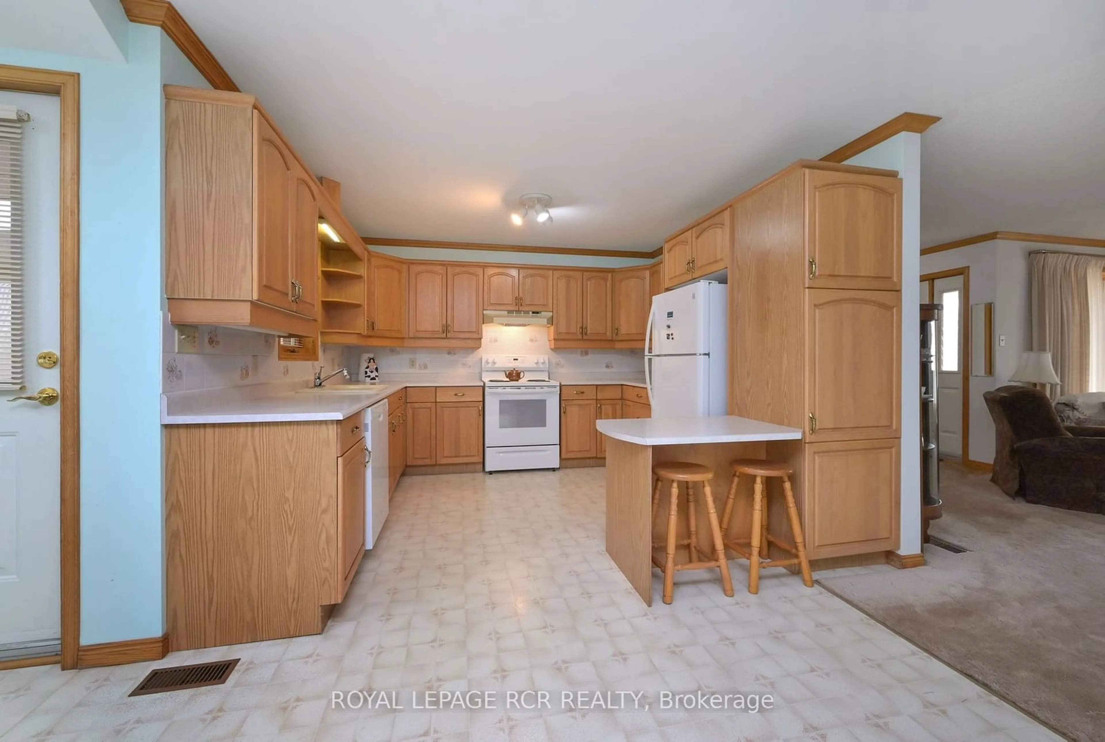 Standard kitchen, wood floors, cottage for 245 Penetanguishene Rd, Oro-Medonte Ontario L4M 7C6