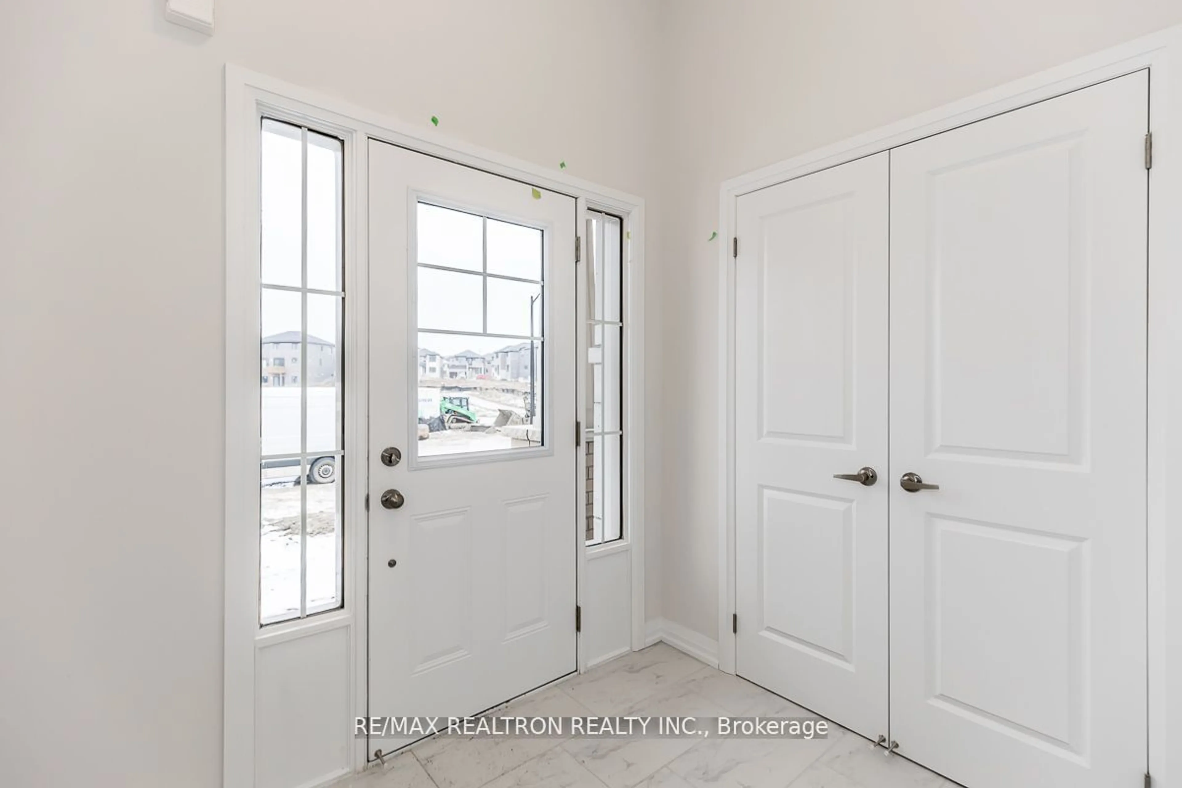 Indoor entryway for 67 Federica Cres, Wasaga Beach Ontario L9Z 0N5