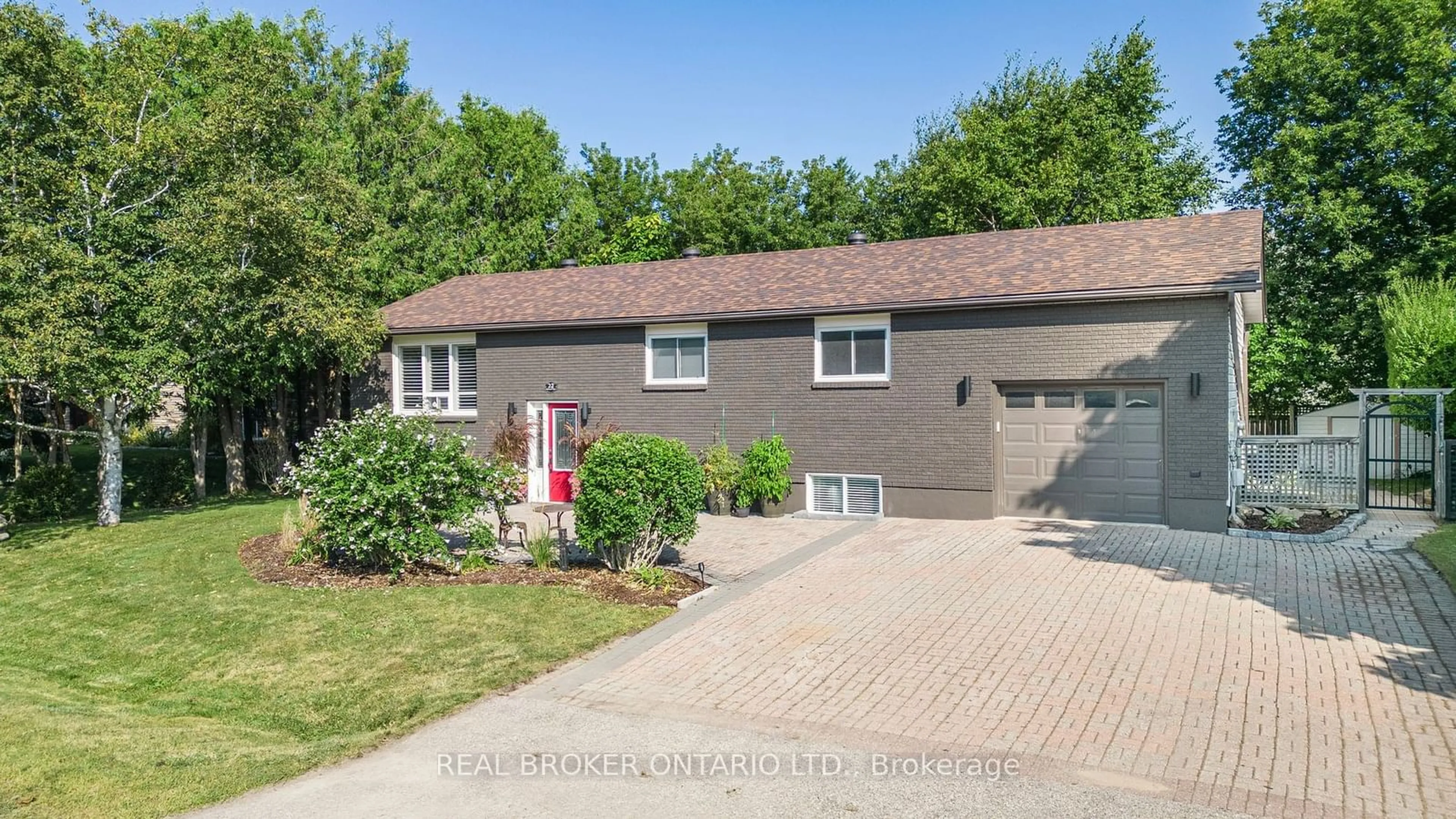 Frontside or backside of a home, cottage for 22 Patterson Pl, Barrie Ontario L4N 6T2