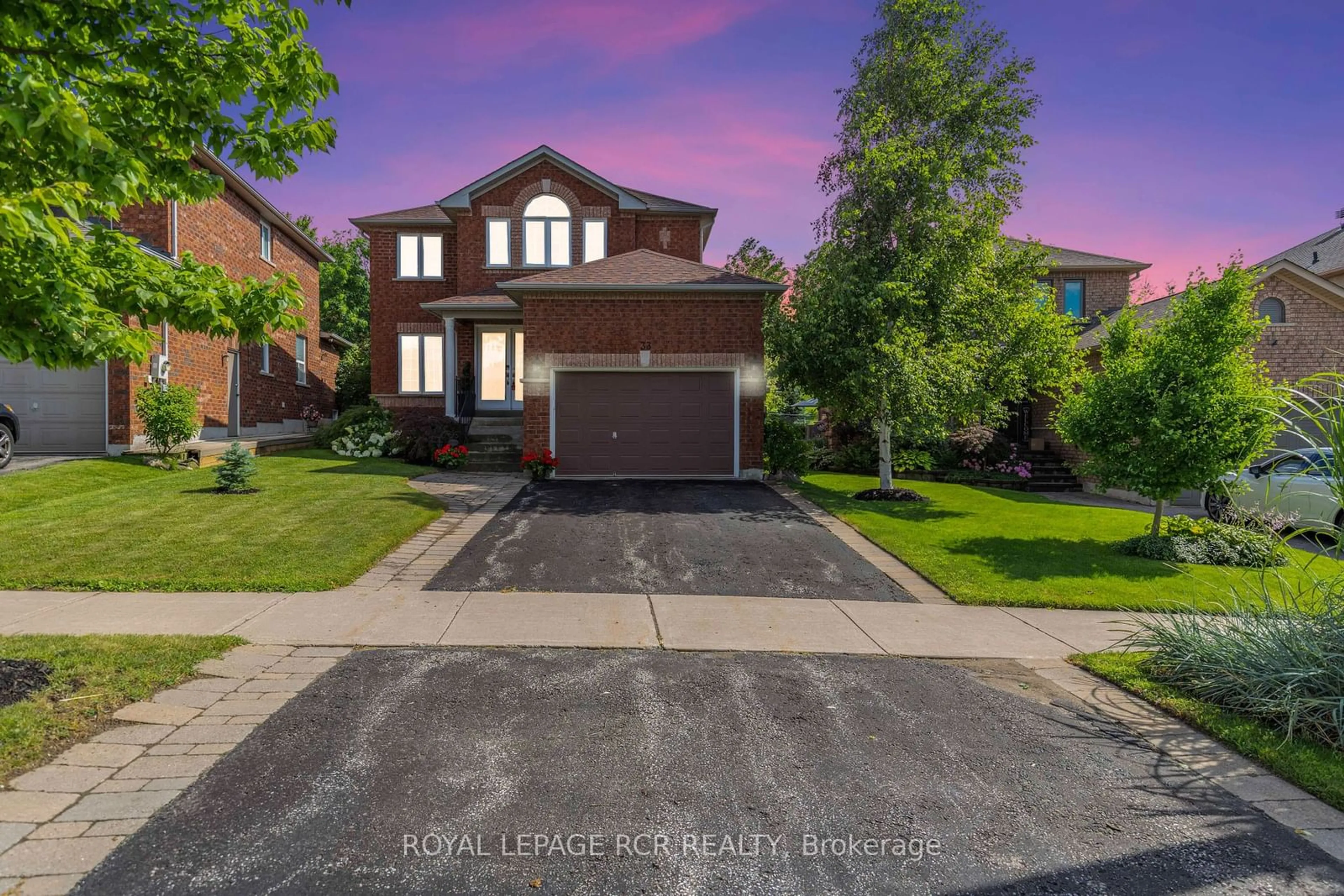 Frontside or backside of a home for 33 Prince Of Wales Dr, Barrie Ontario L4N 0T2