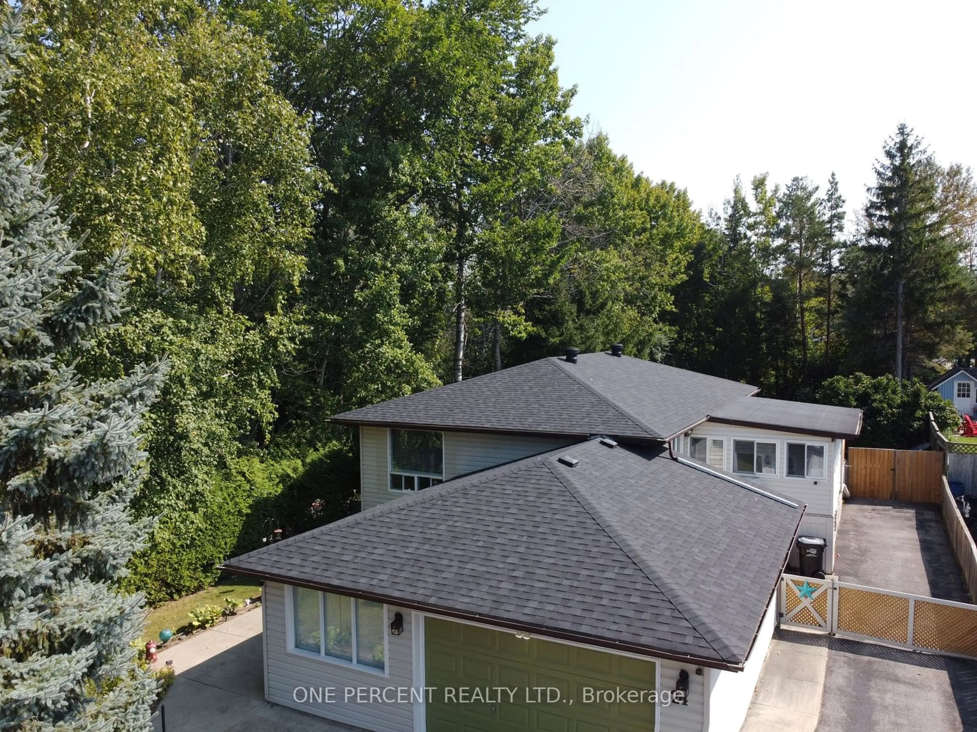 Frontside or backside of a home, cottage for 24 Broadview St, Collingwood Ontario L9Y 0X2