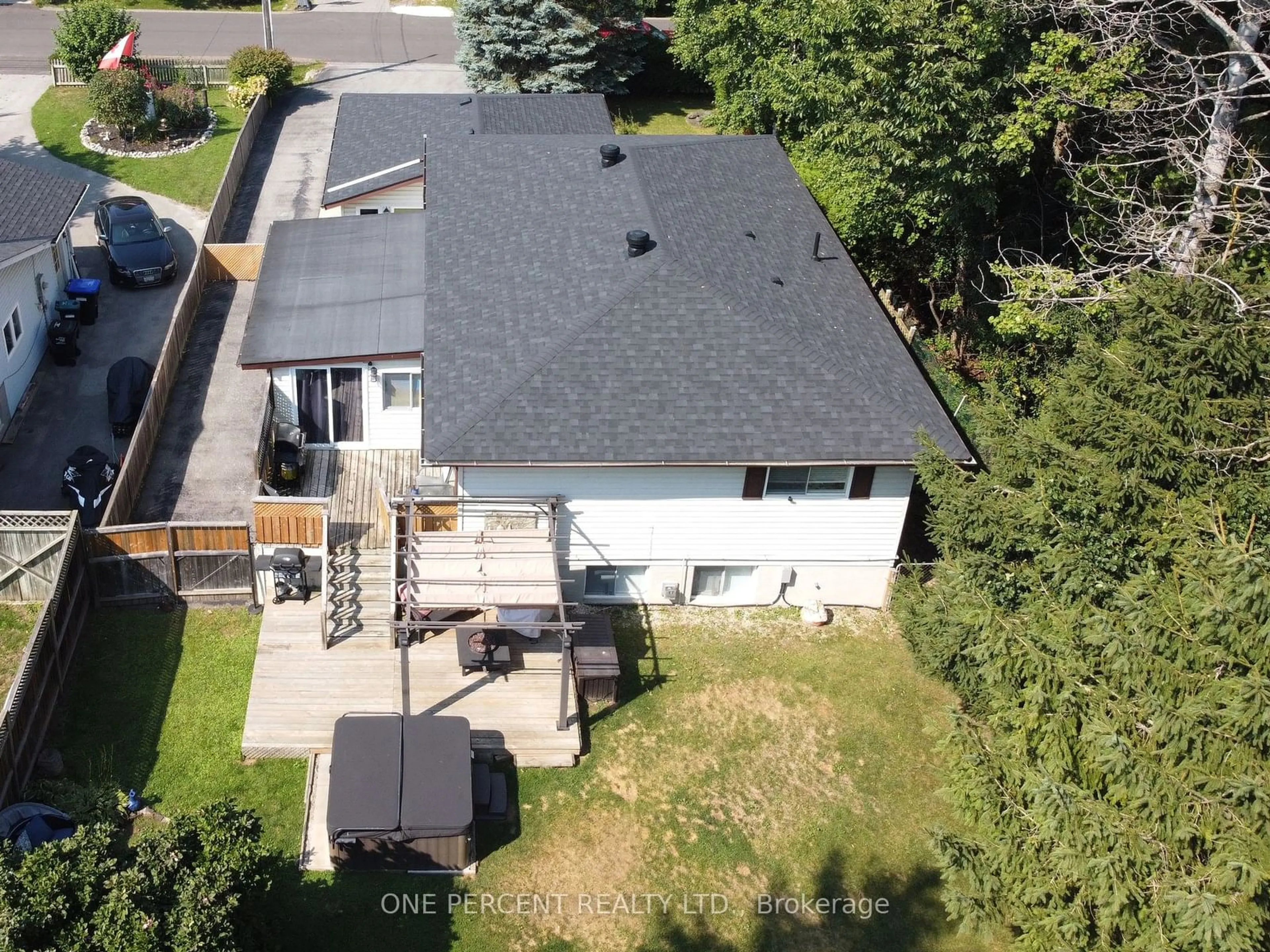 Frontside or backside of a home, cottage for 24 Broadview St, Collingwood Ontario L9Y 0X2