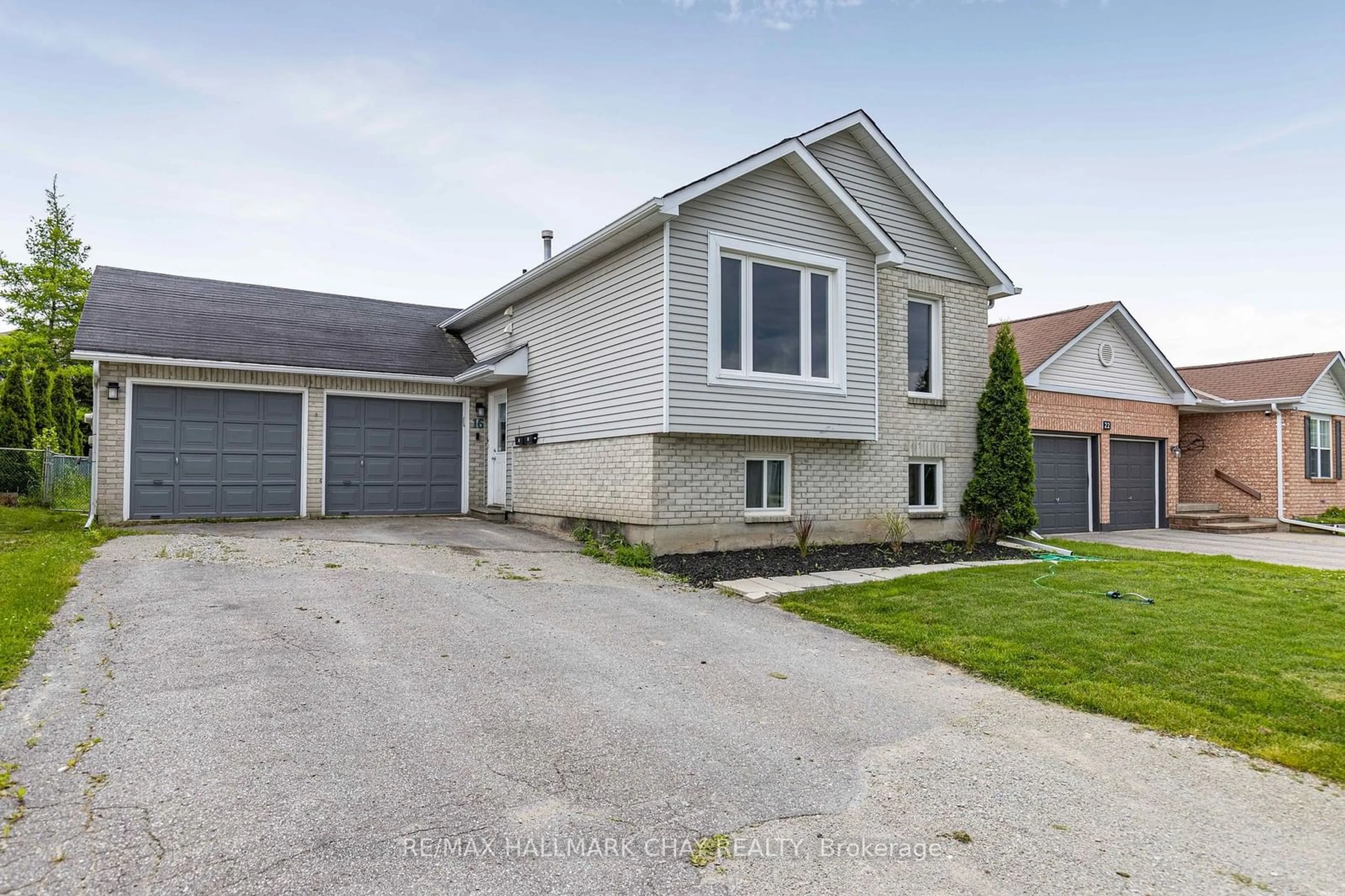 Frontside or backside of a home for 16 HERRELL Ave, Barrie Ontario L4N 6T5