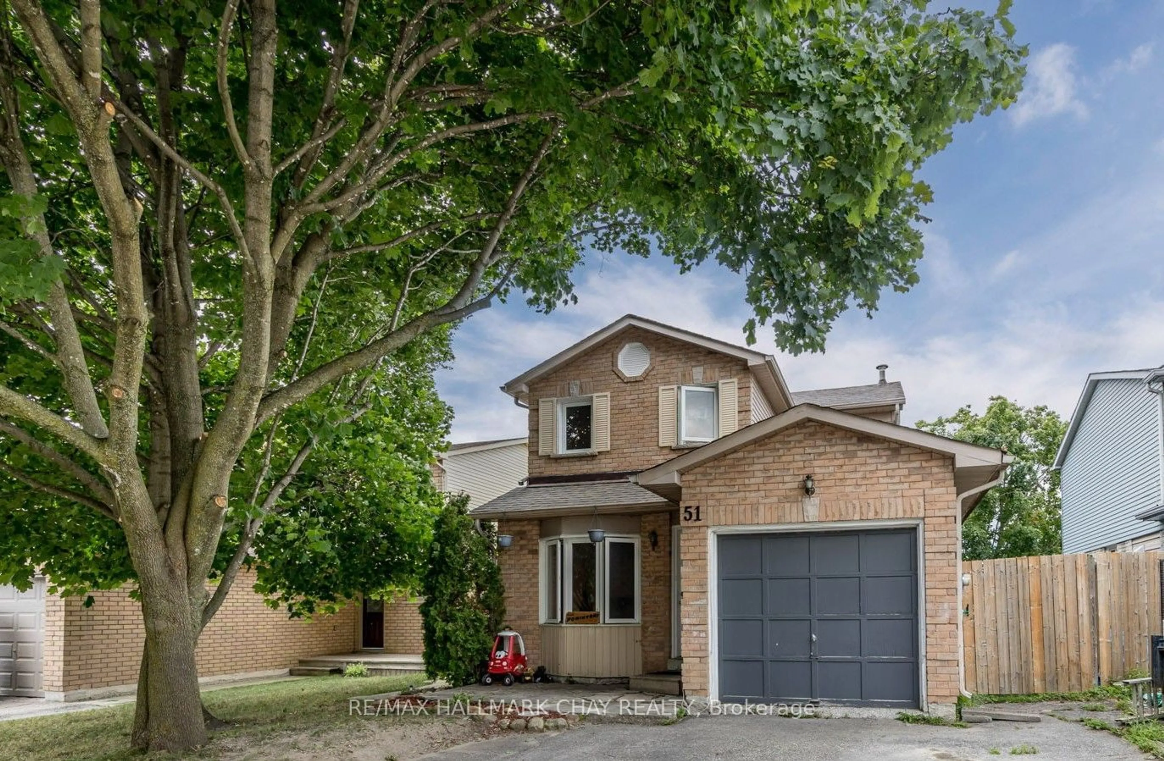 Frontside or backside of a home for 51 HADDEN Cres, Barrie Ontario L4M 6G6