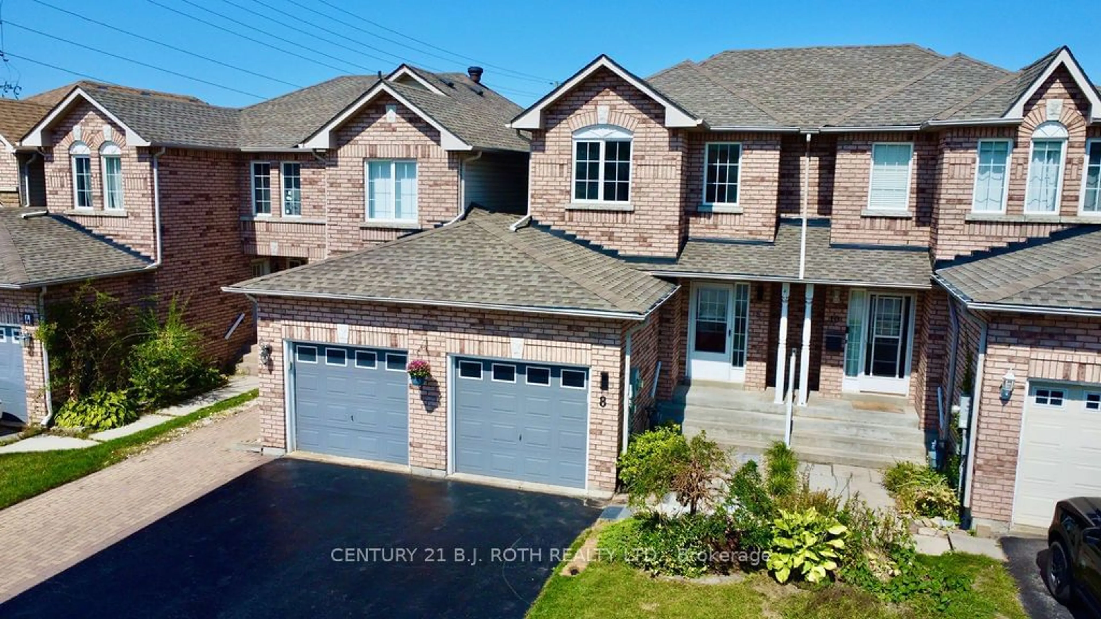 Home with brick exterior material for 8 Wildwood Tr, Barrie Ontario L4N 8K1