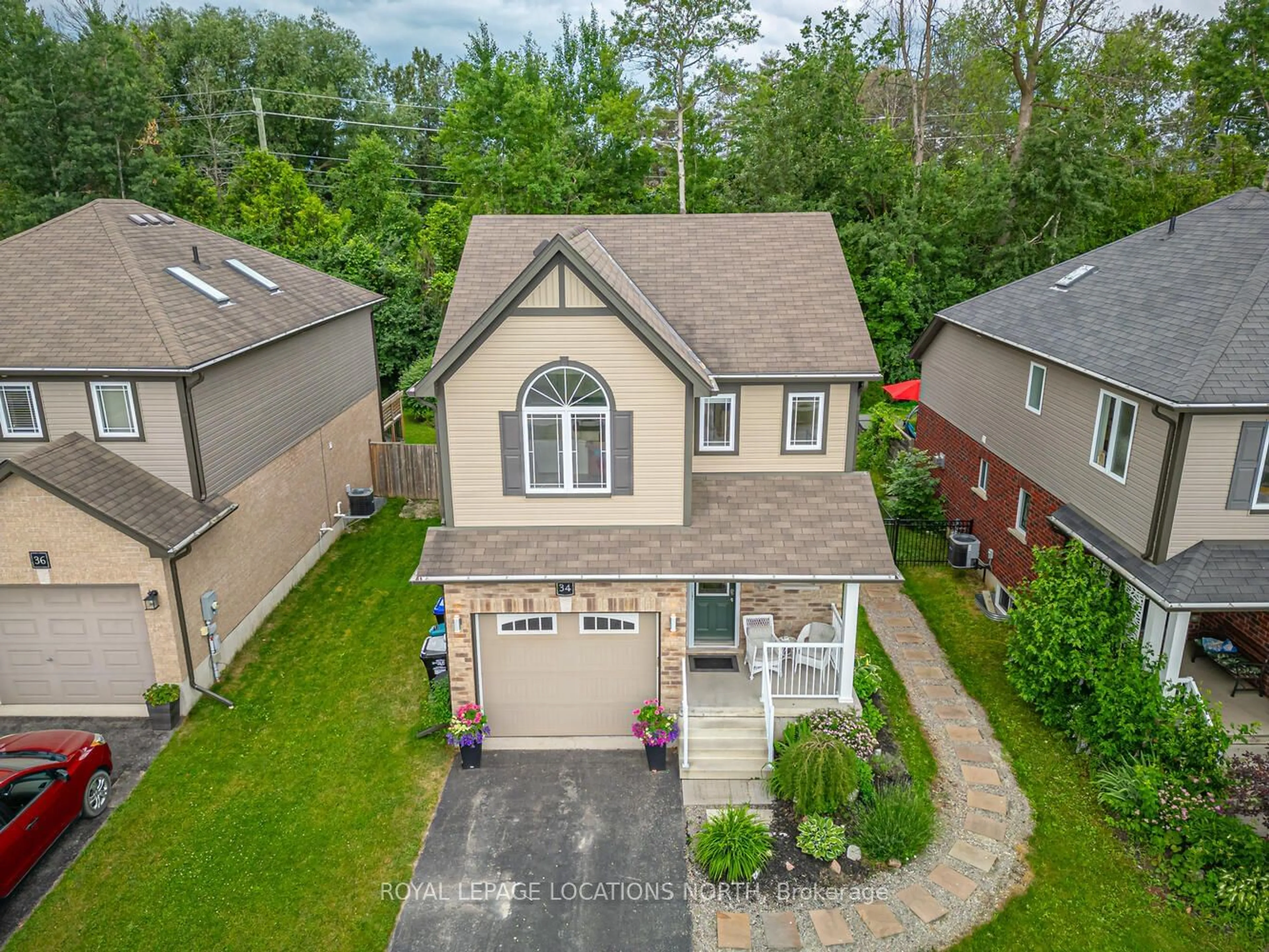 Frontside or backside of a home for 34 Williams St, Collingwood Ontario L9Y 0B9