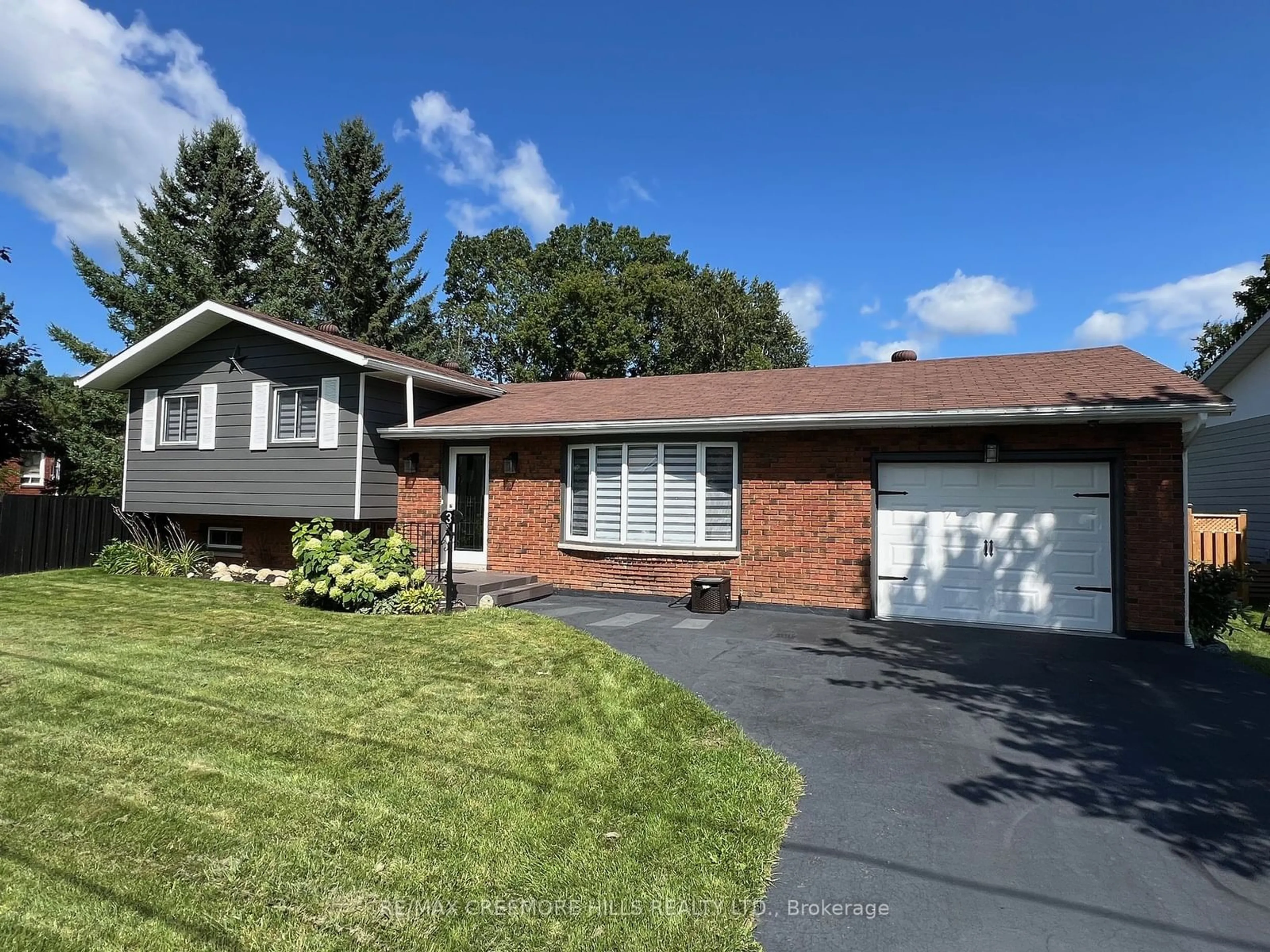 Frontside or backside of a home, the street view for 3 Jardine Cres, Clearview Ontario L0M 1G0