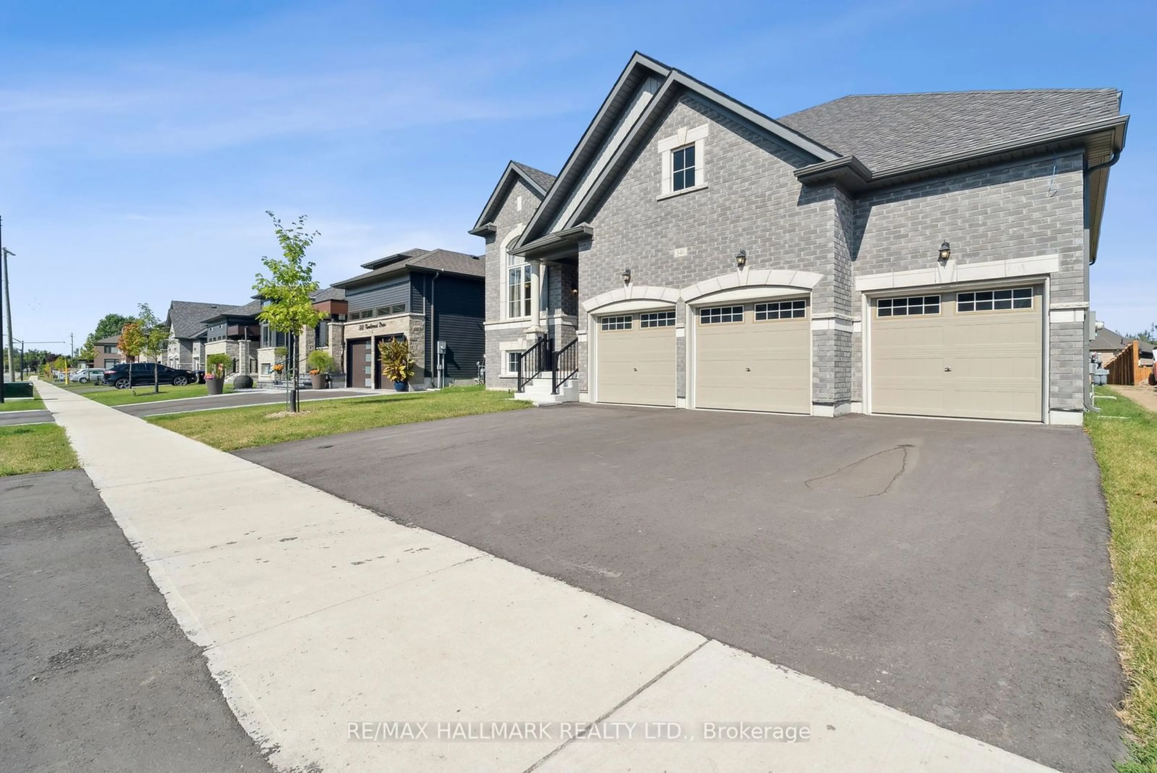 Frontside or backside of a home, the street view for 346 Ramblewood Dr, Wasaga Beach Ontario L9Z 0L5