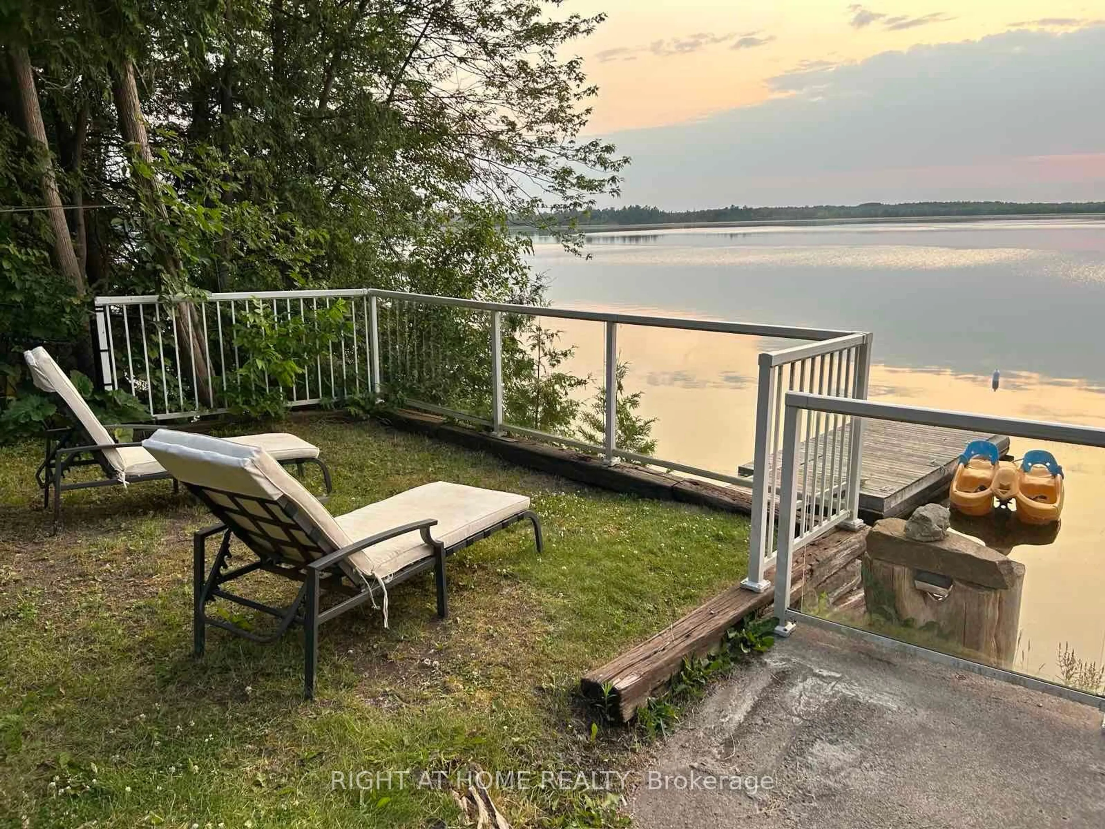 Patio, the view of lake or river for 1136 Sylvan Glen Dr, Ramara Ontario L0K 1B0