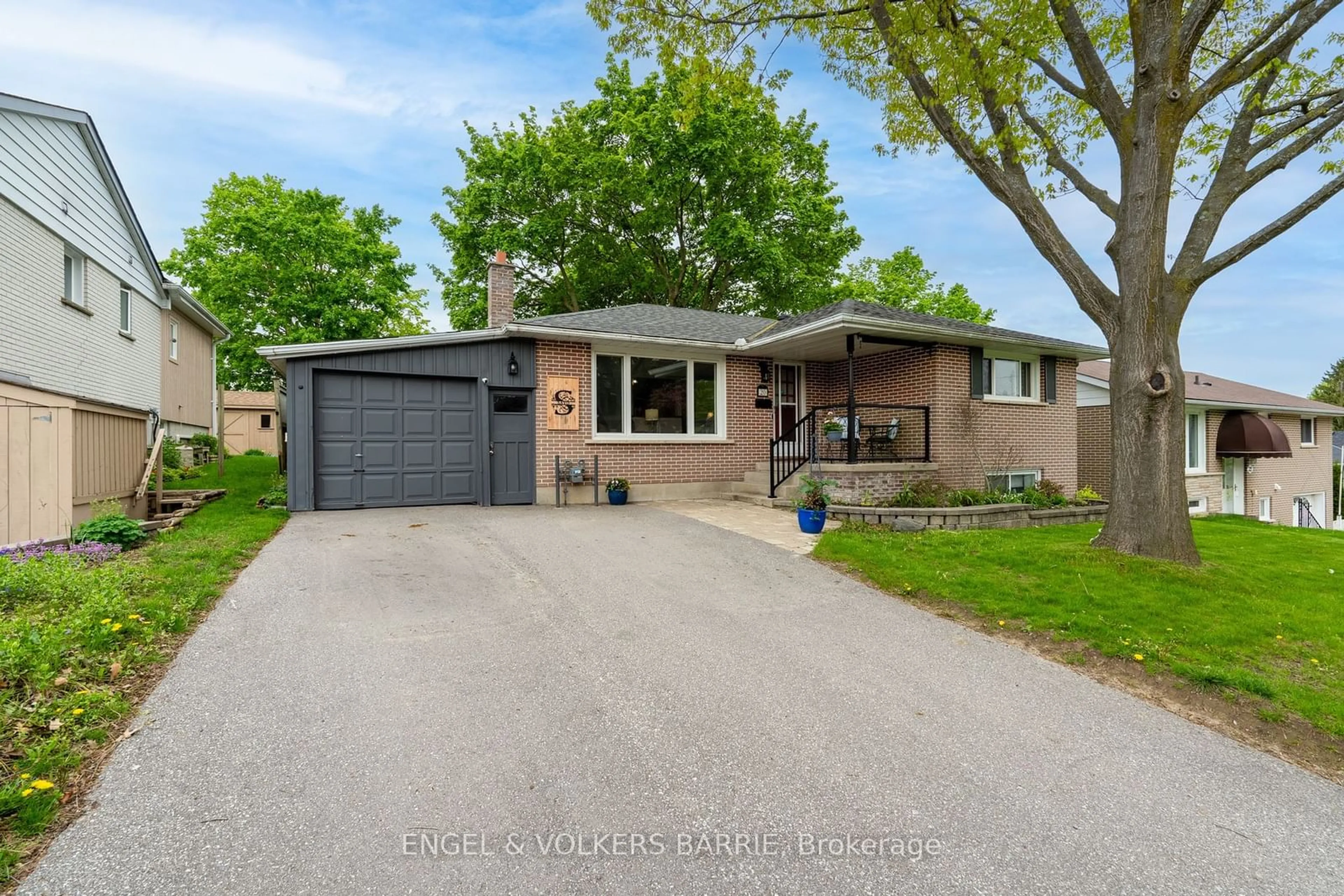 Frontside or backside of a home, the street view for 20 Lay St, Barrie Ontario L4M 4A7