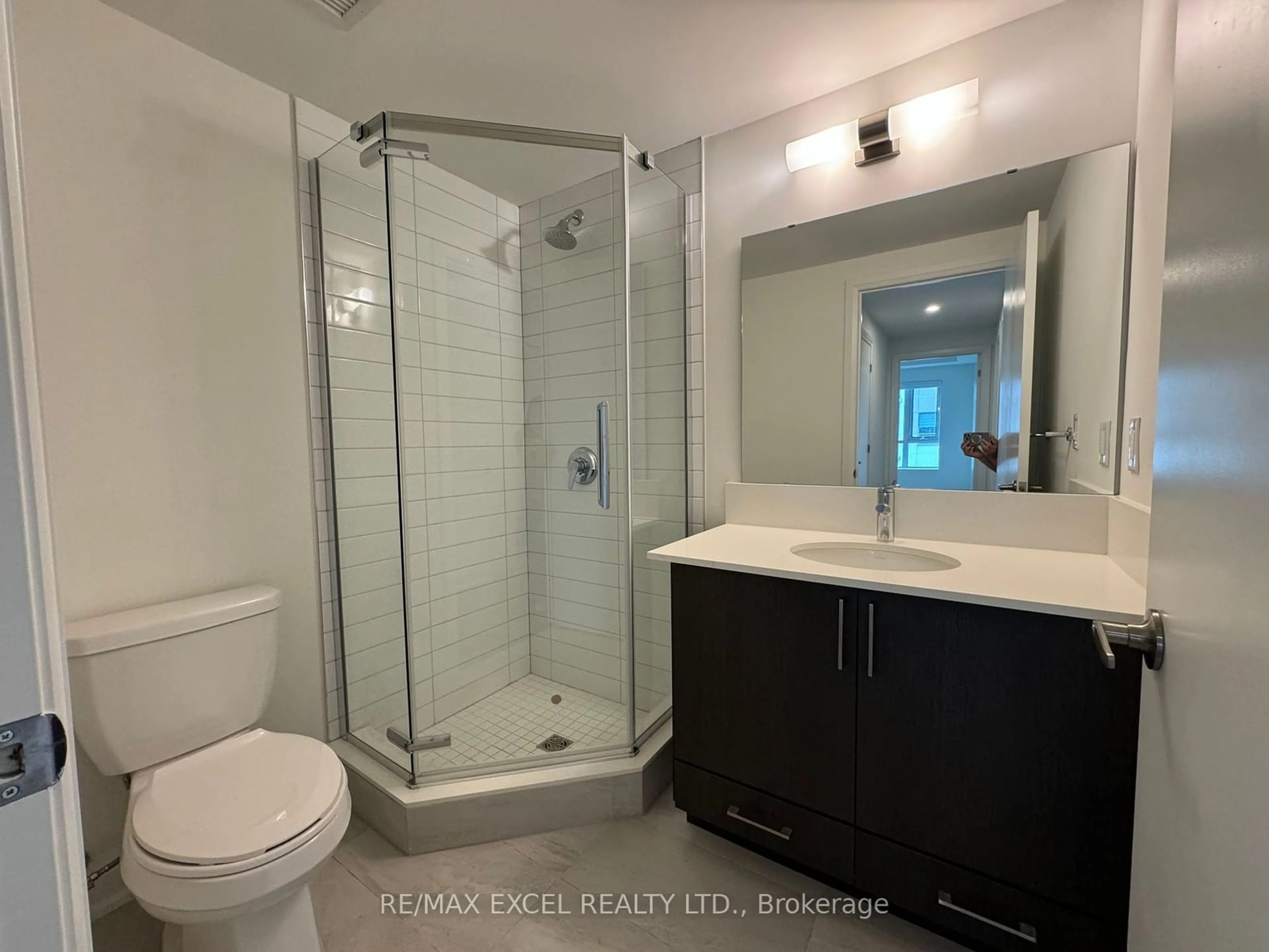 Standard bathroom for 58 Lakeside Terr #1005, Barrie Ontario L4M 7B9